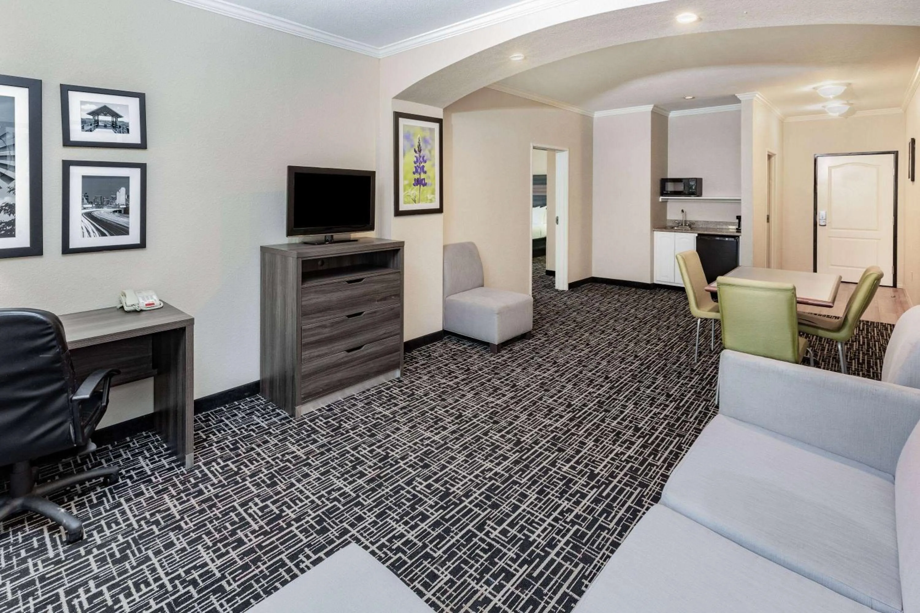 Photo of the whole room in La Quinta by Wyndham Garland Harbor Point