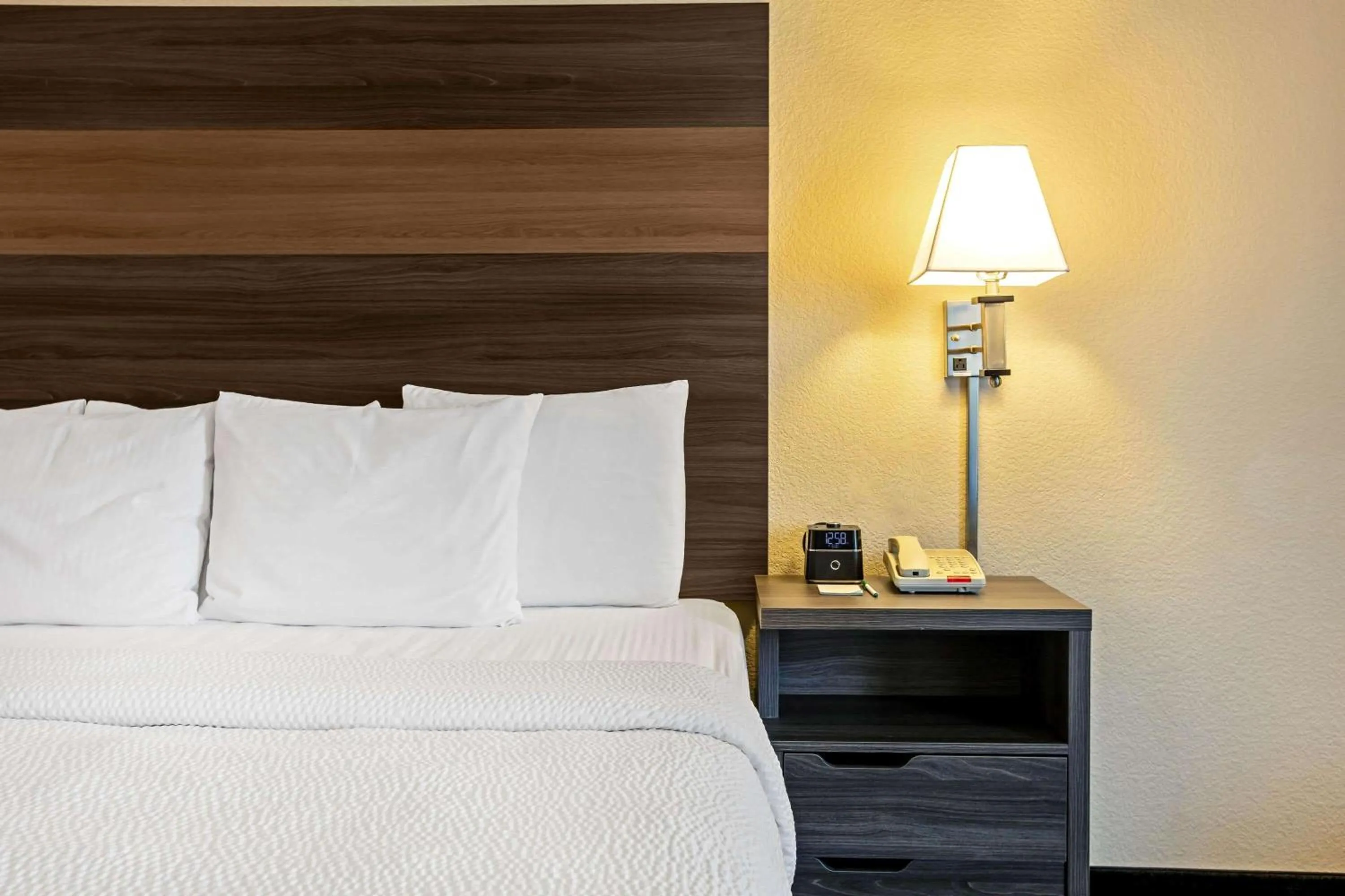 Photo of the whole room, Bed in La Quinta by Wyndham Garland Harbor Point