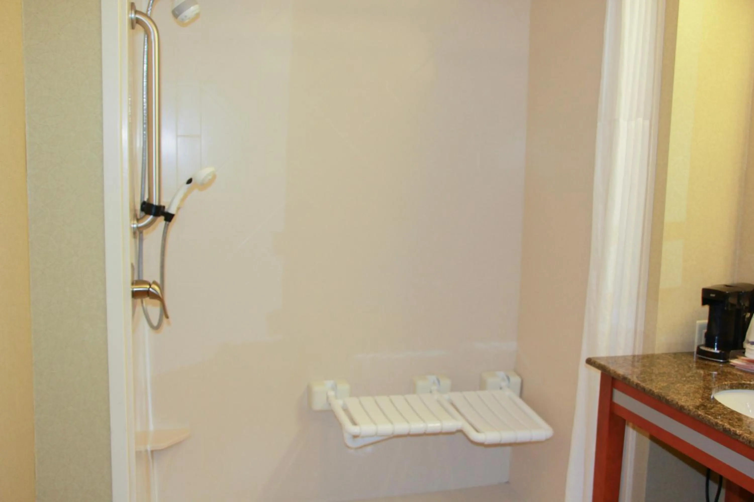 Bathroom in Hampton Inn & Suites Radcliff/Fort Knox