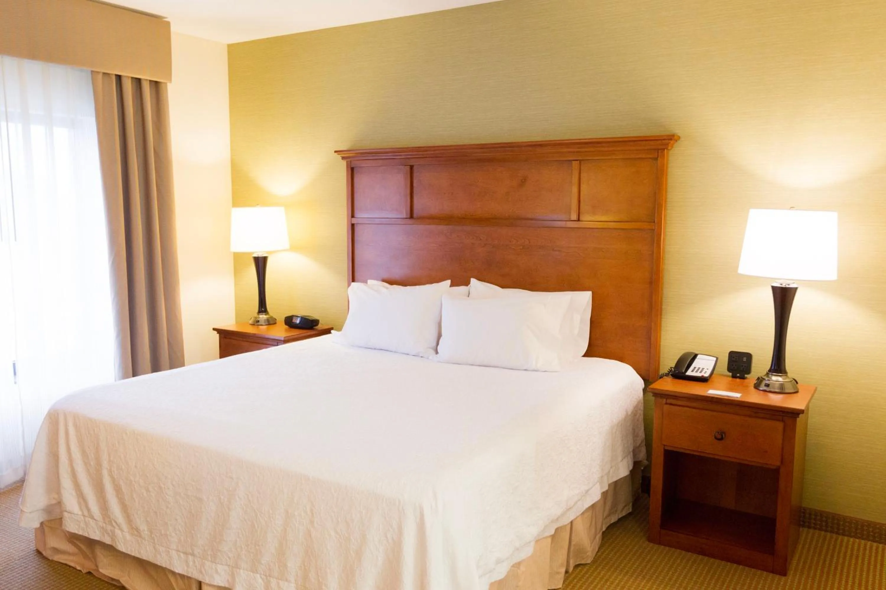 Bed in Hampton Inn & Suites Radcliff/Fort Knox