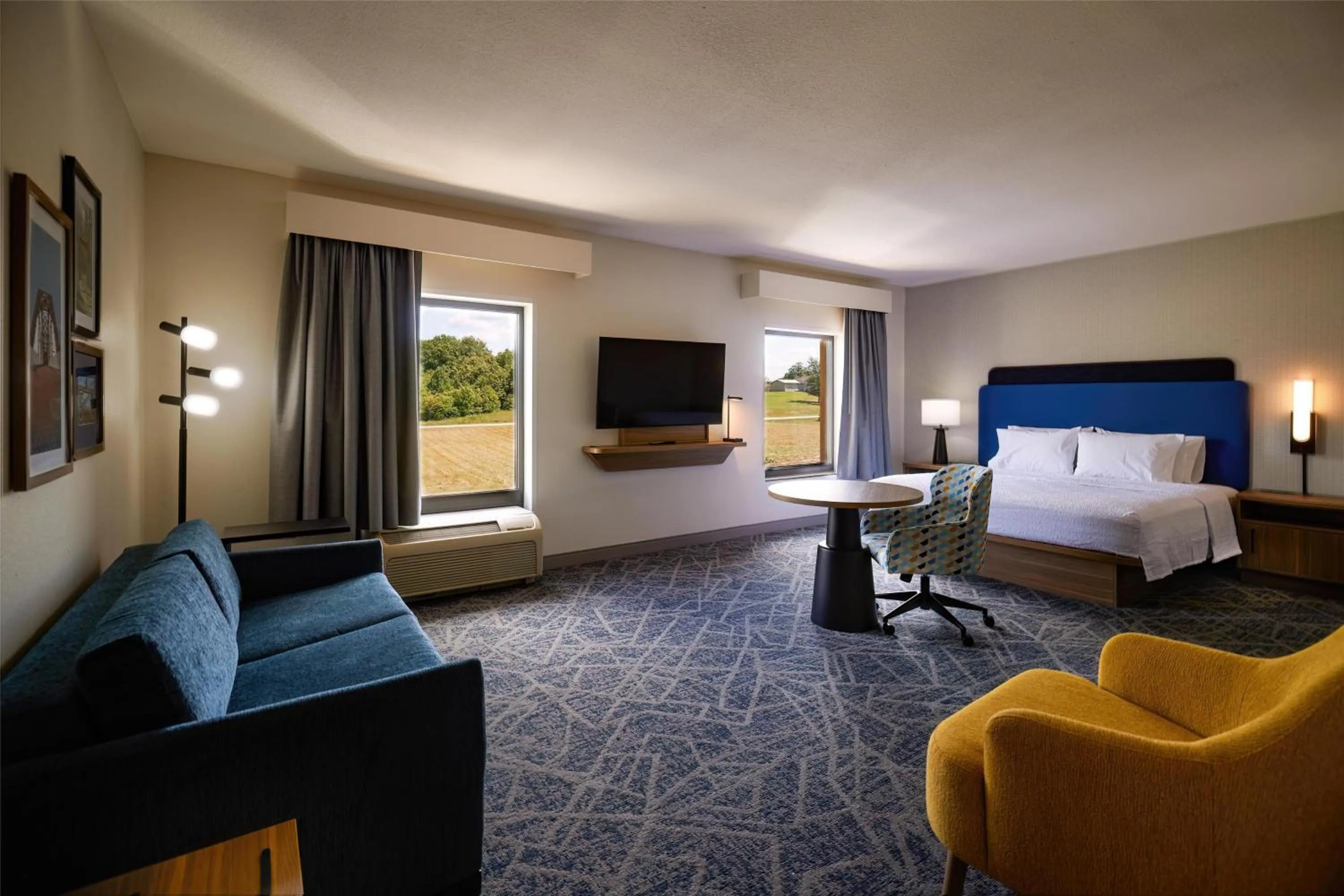 Living room, Bed in Hampton Inn & Suites Radcliff/Fort Knox