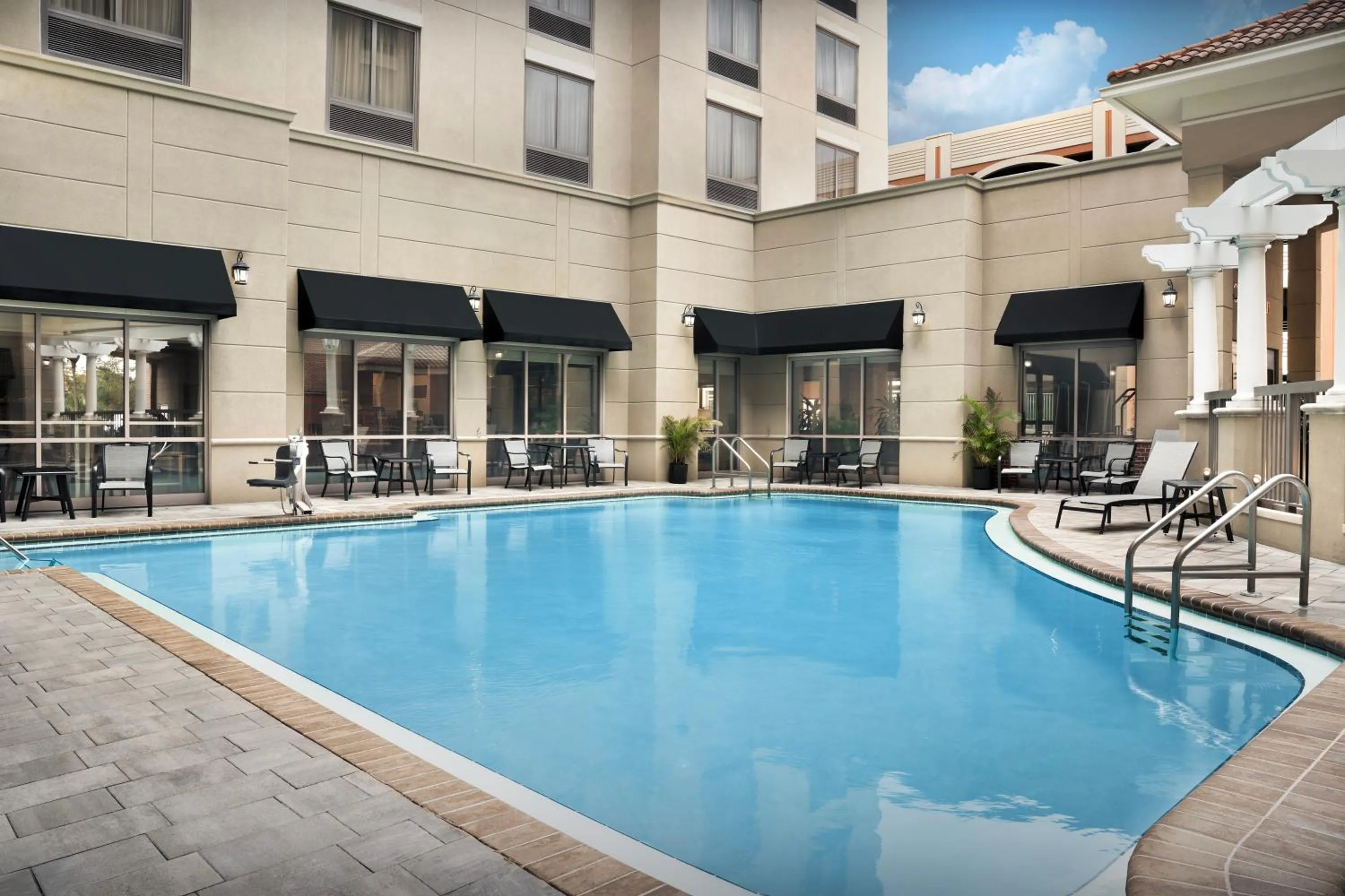 Swimming pool in Hilton Garden Inn Jacksonville Downtown Southbank