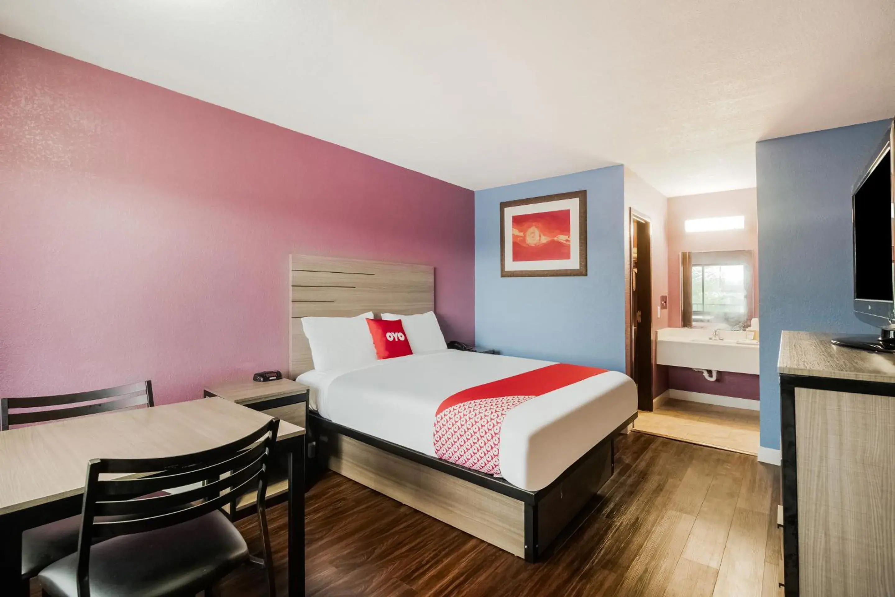 Queen Bed Smoking in OYO Hotel Houston N Fm-1960 Champions TX Queen Bed Smoking in OYO Hotel Houston N Fm-1960 Champions TX