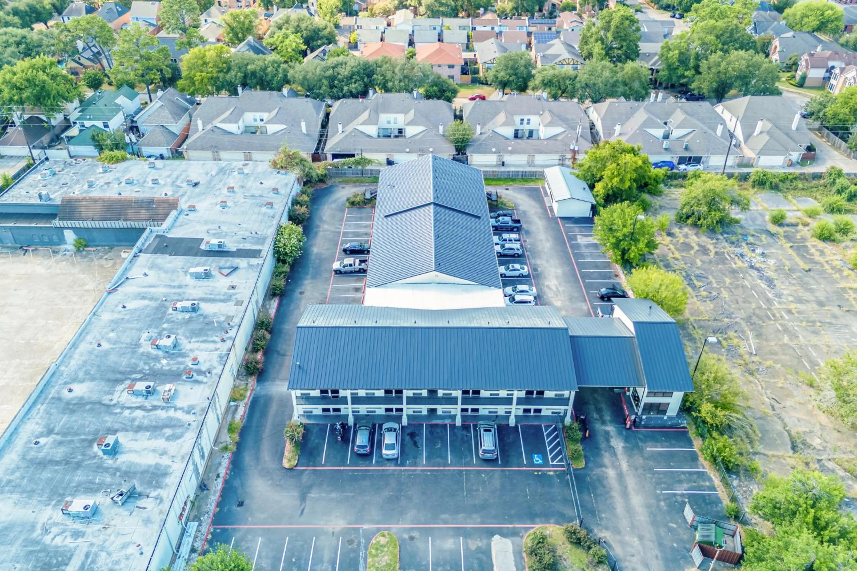 Property building in OYO Hotel Houston N Fm-1960 Champions TX