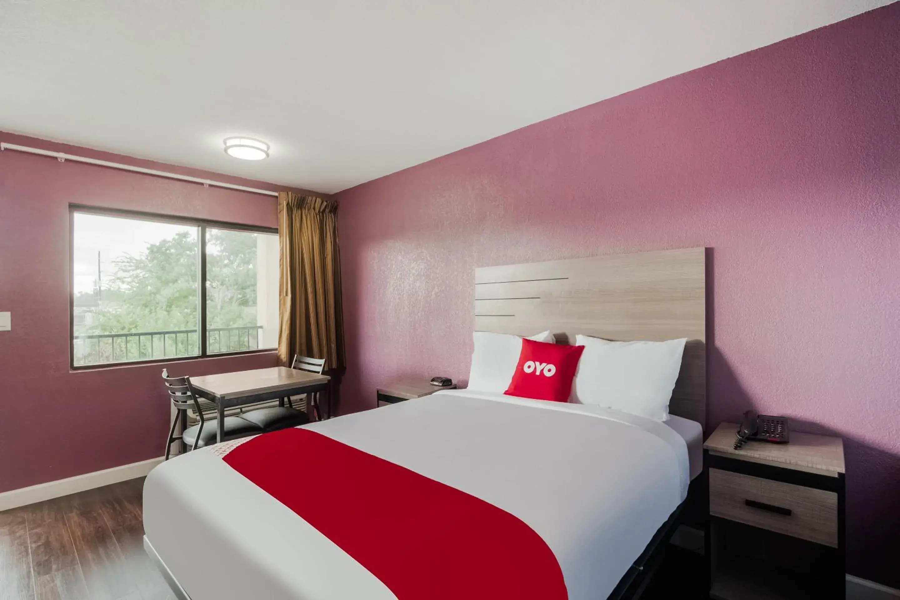 Queen Bed Smoking in OYO Hotel Houston N Fm-1960 Champions TX Queen Bed Smoking in OYO Hotel Houston N Fm-1960 Champions TX