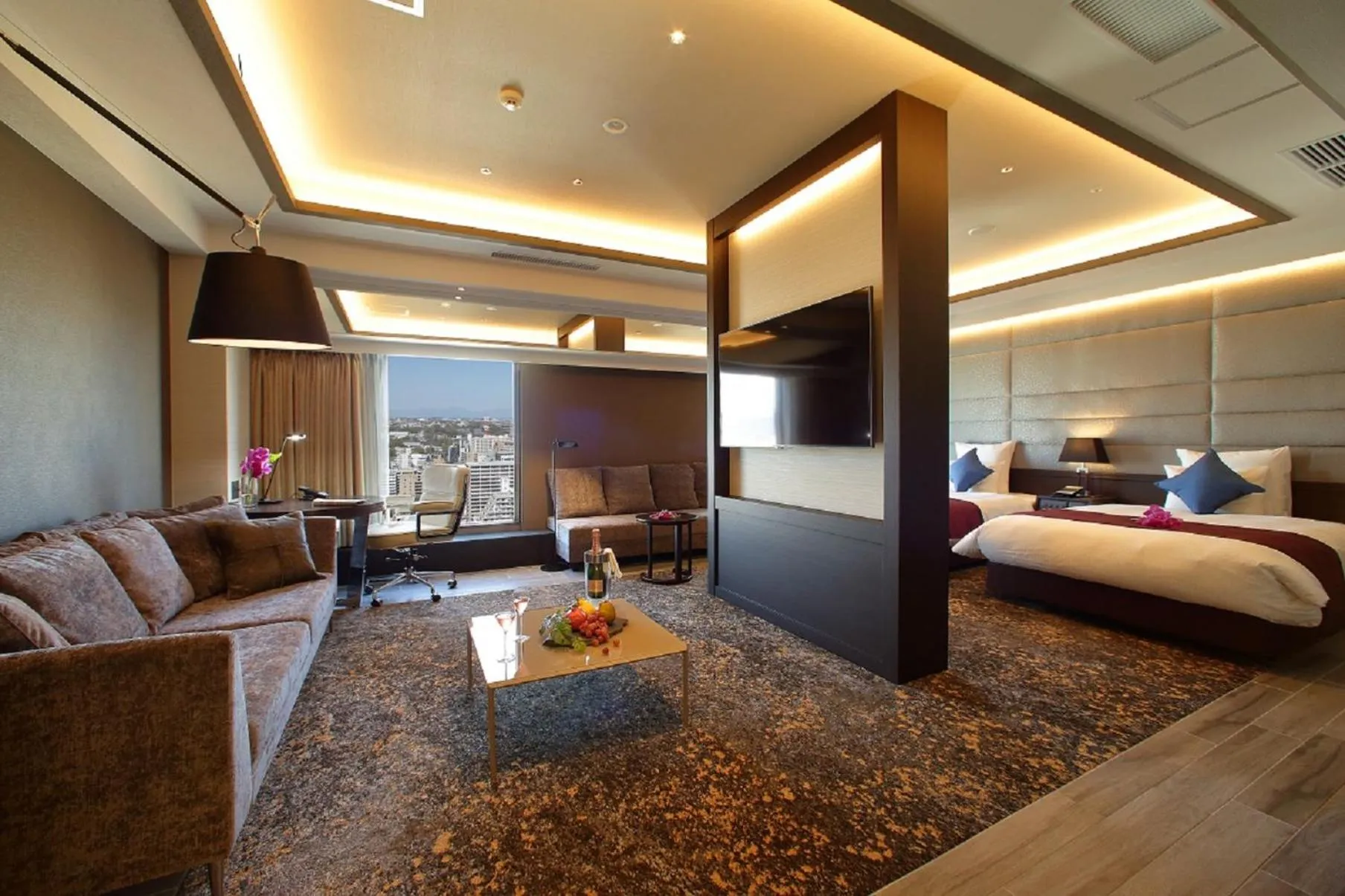 Photo of the whole room, Bed in ANA Crowne Plaza Kumamoto New Sky by IHG