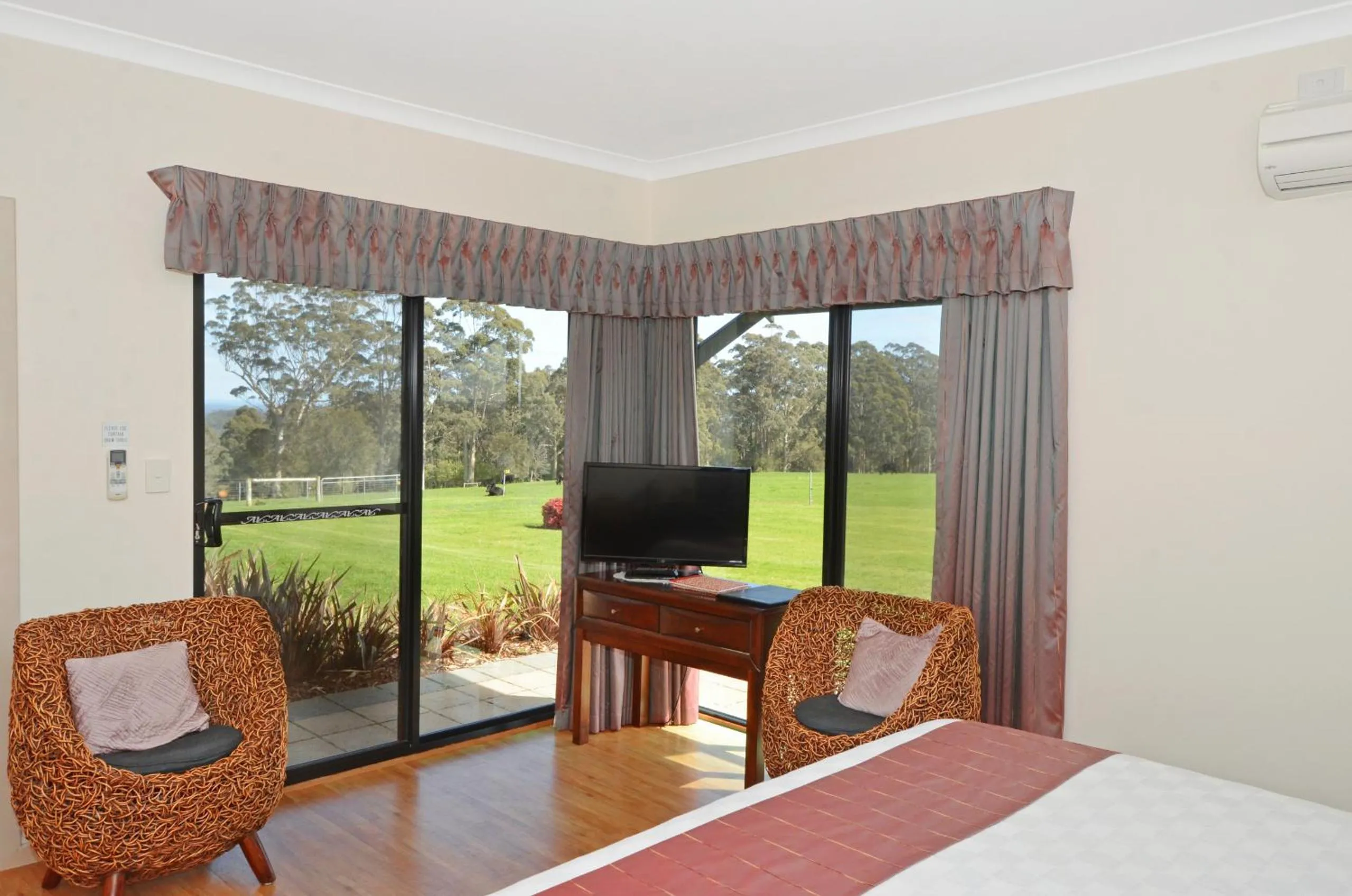 Bed in Sensational Heights Bed & Breakfast