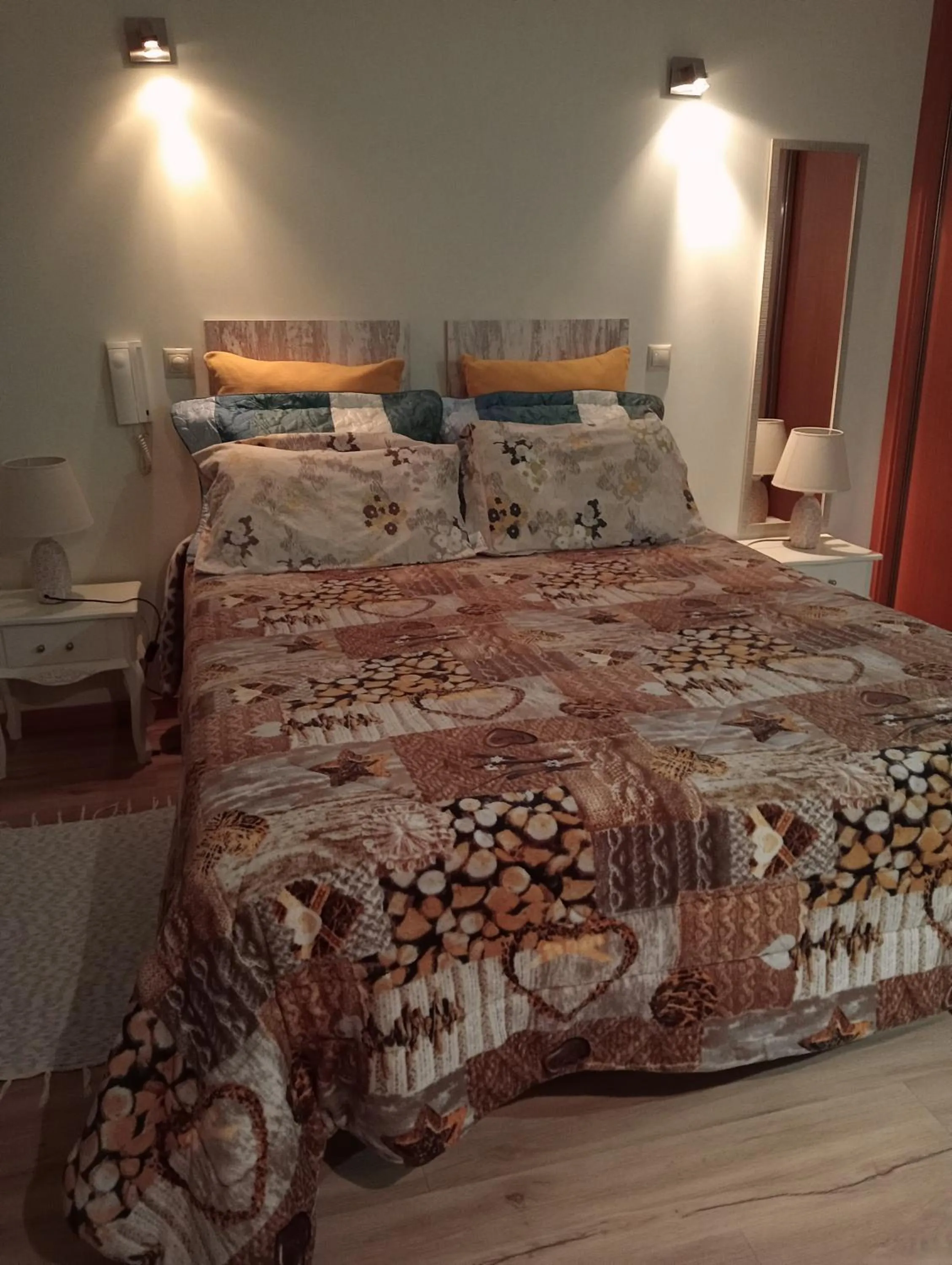 Bedroom, Bed in VianasHome