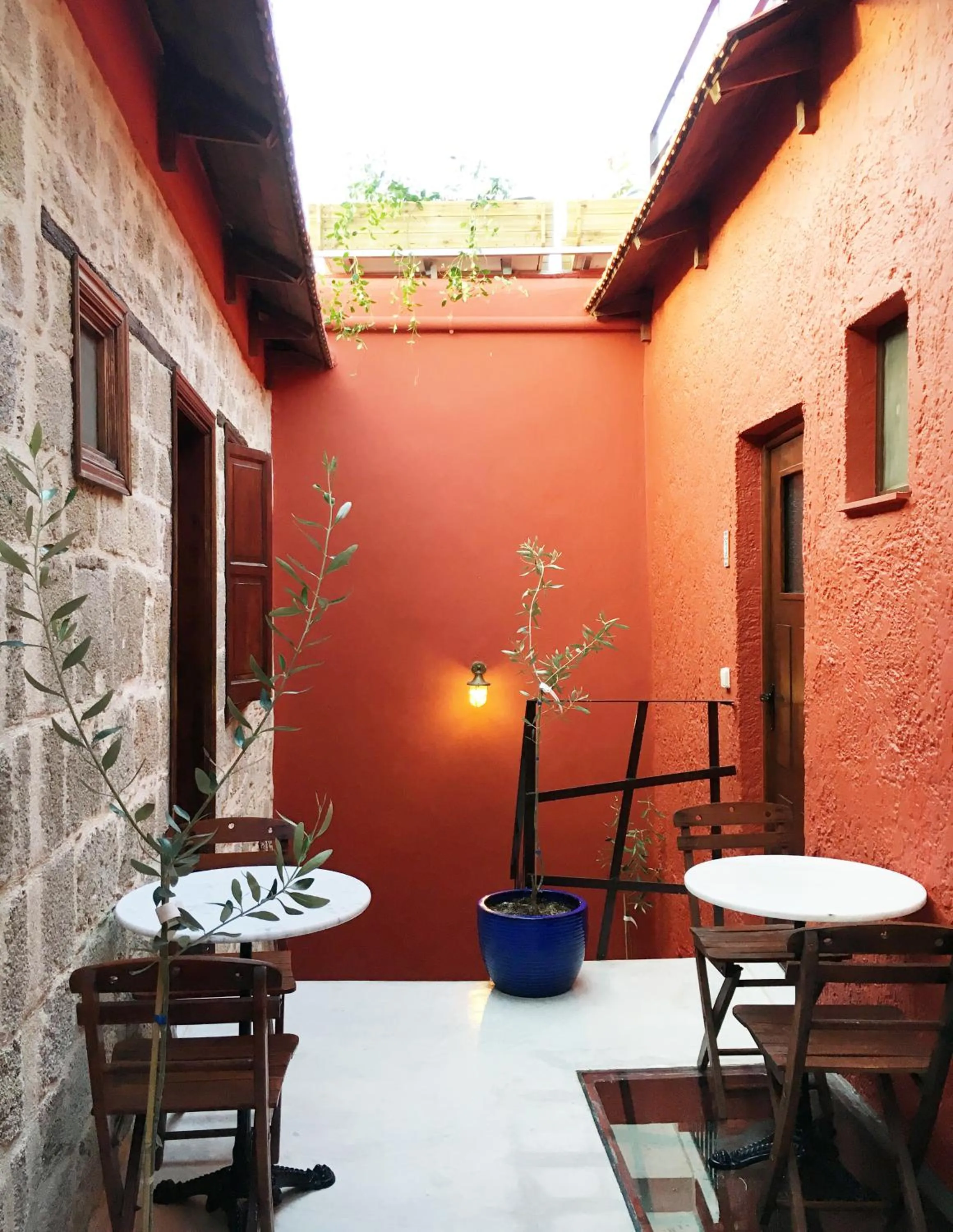 Property building in Auberge 32 Old Town