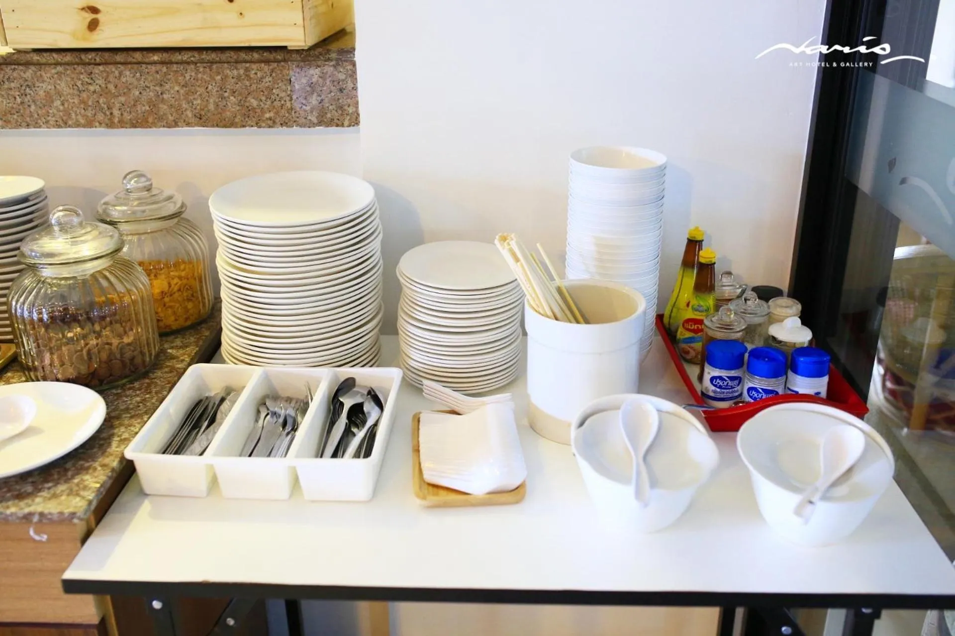 Breakfast in Naris Art Hotel