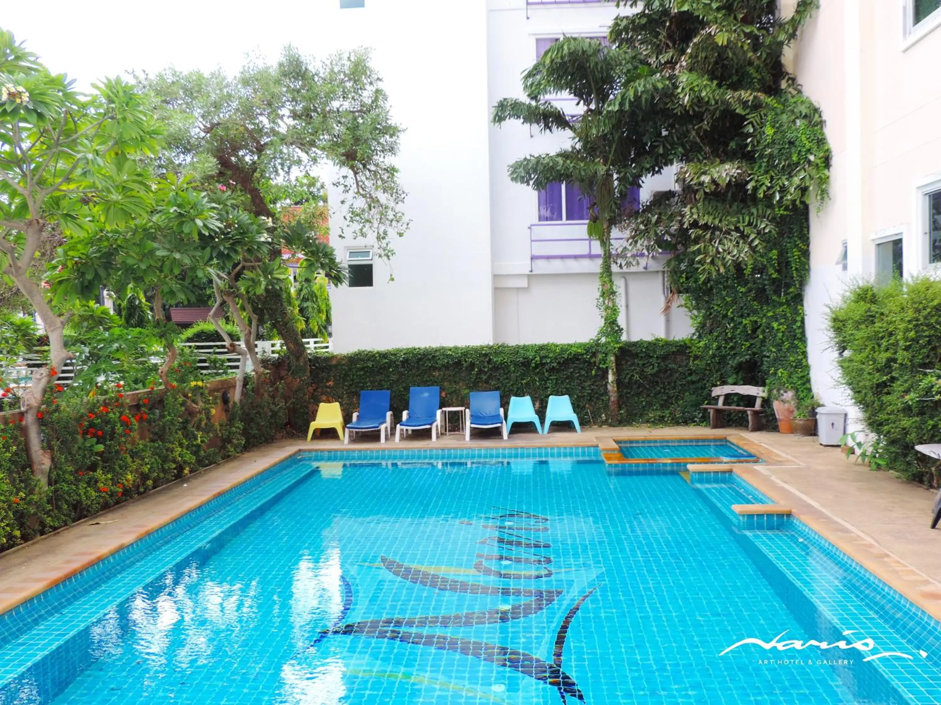 Swimming pool in Naris Art Hotel