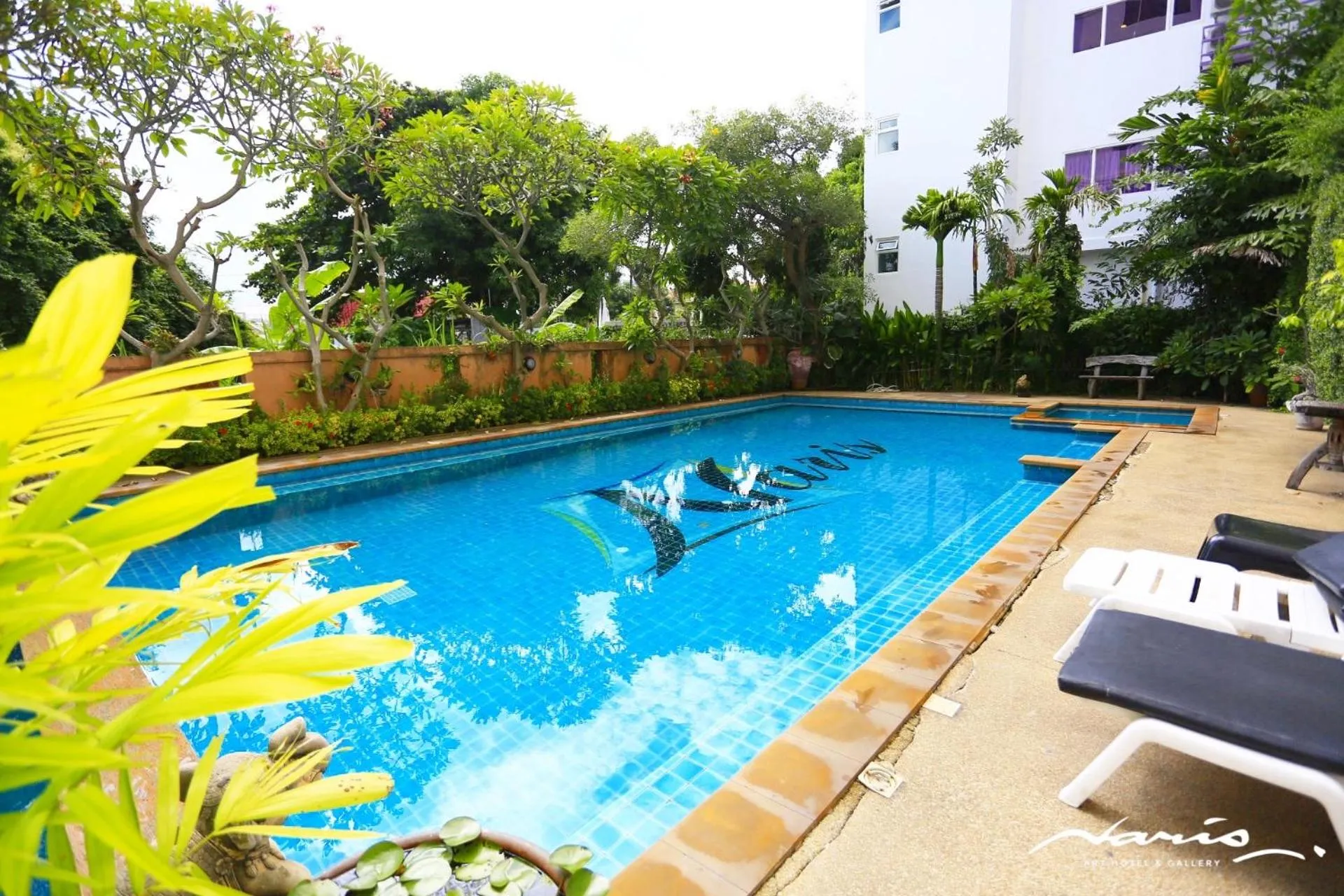 Swimming pool in Naris Art Hotel