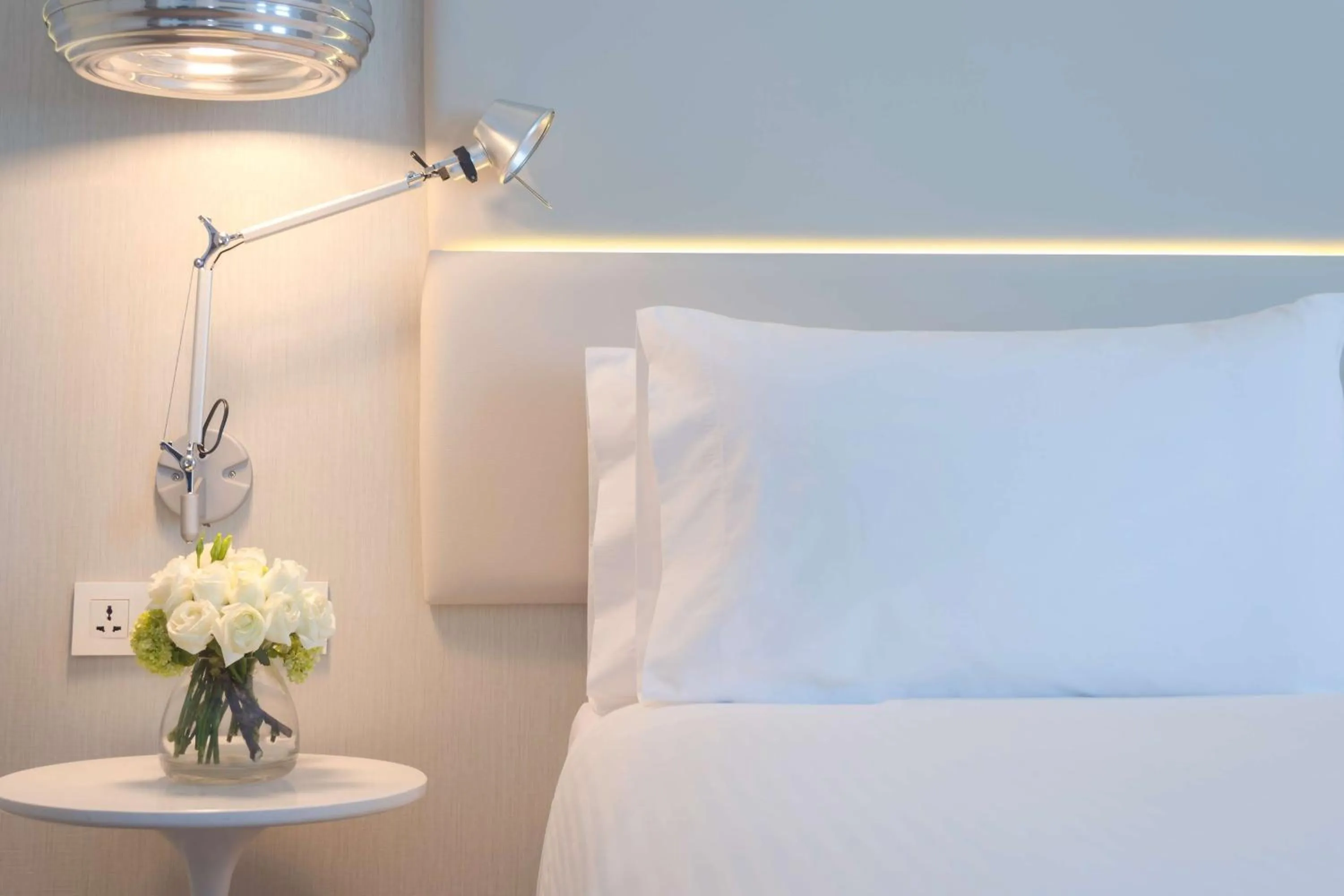 Bedroom, Bed in NH Monterrey La Fe