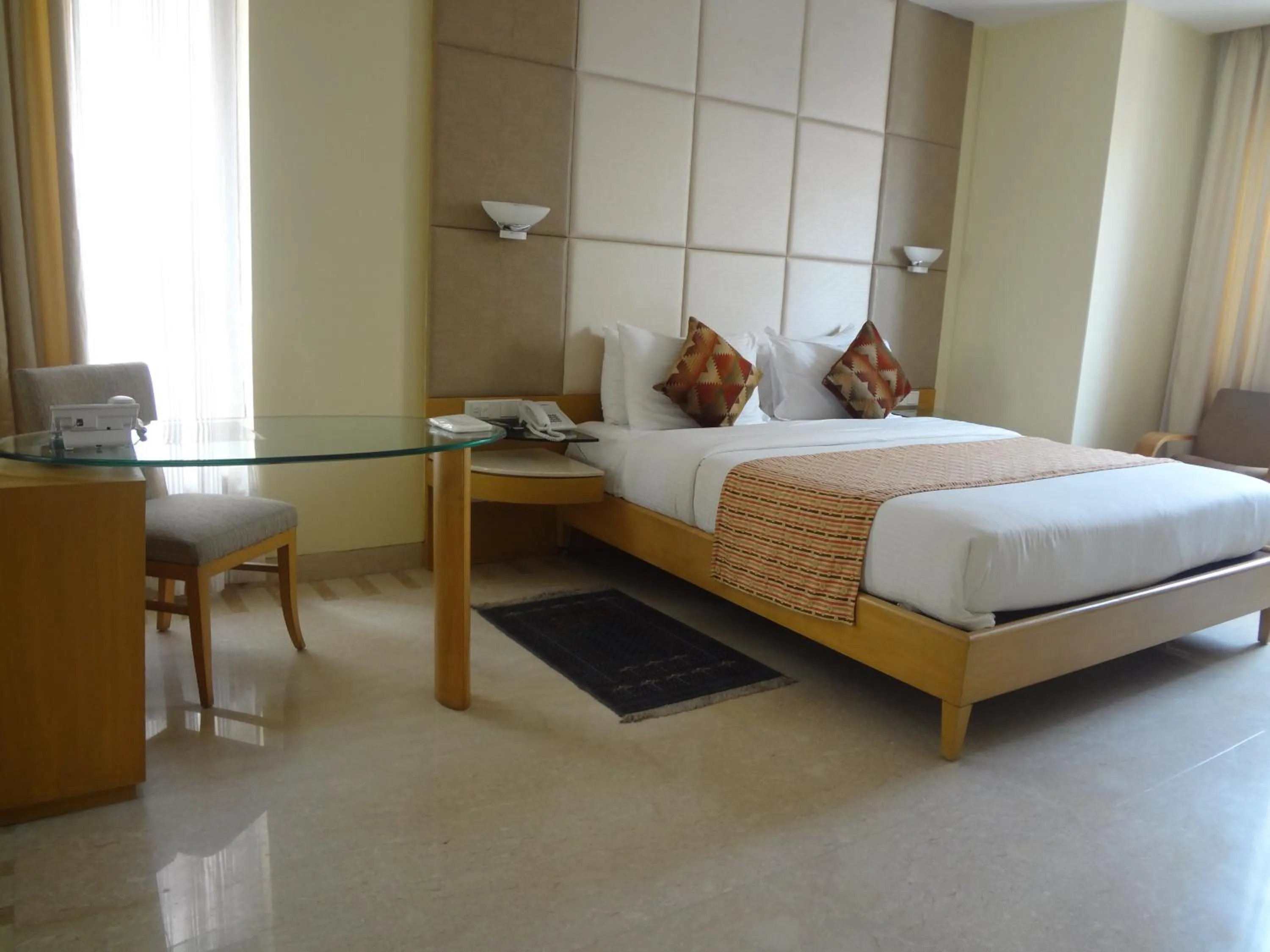 Bedroom, Bed in Ascot Hotel