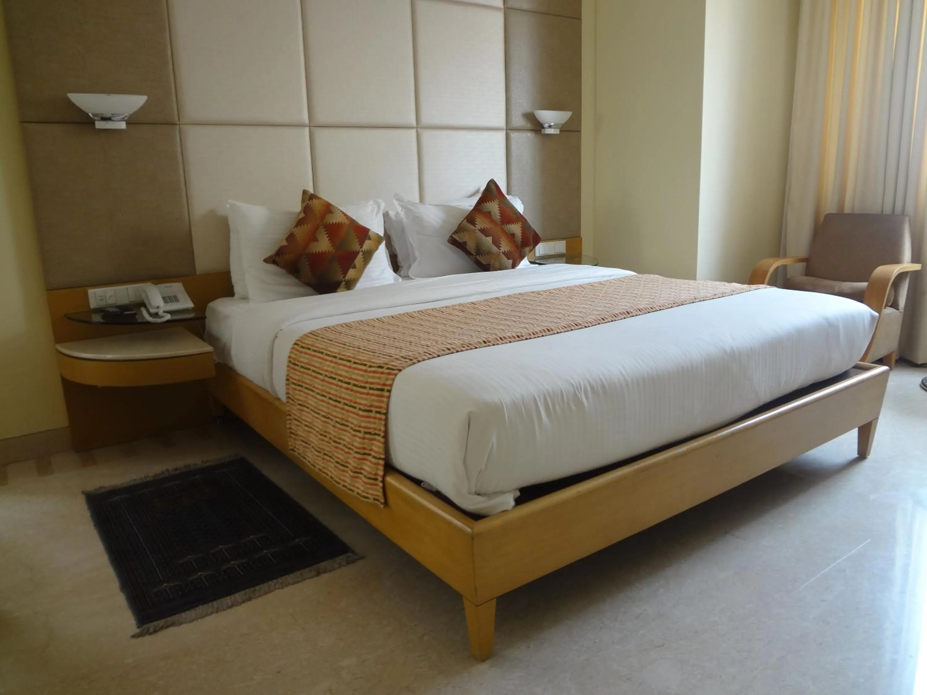 Bedroom, Bed in Ascot Hotel