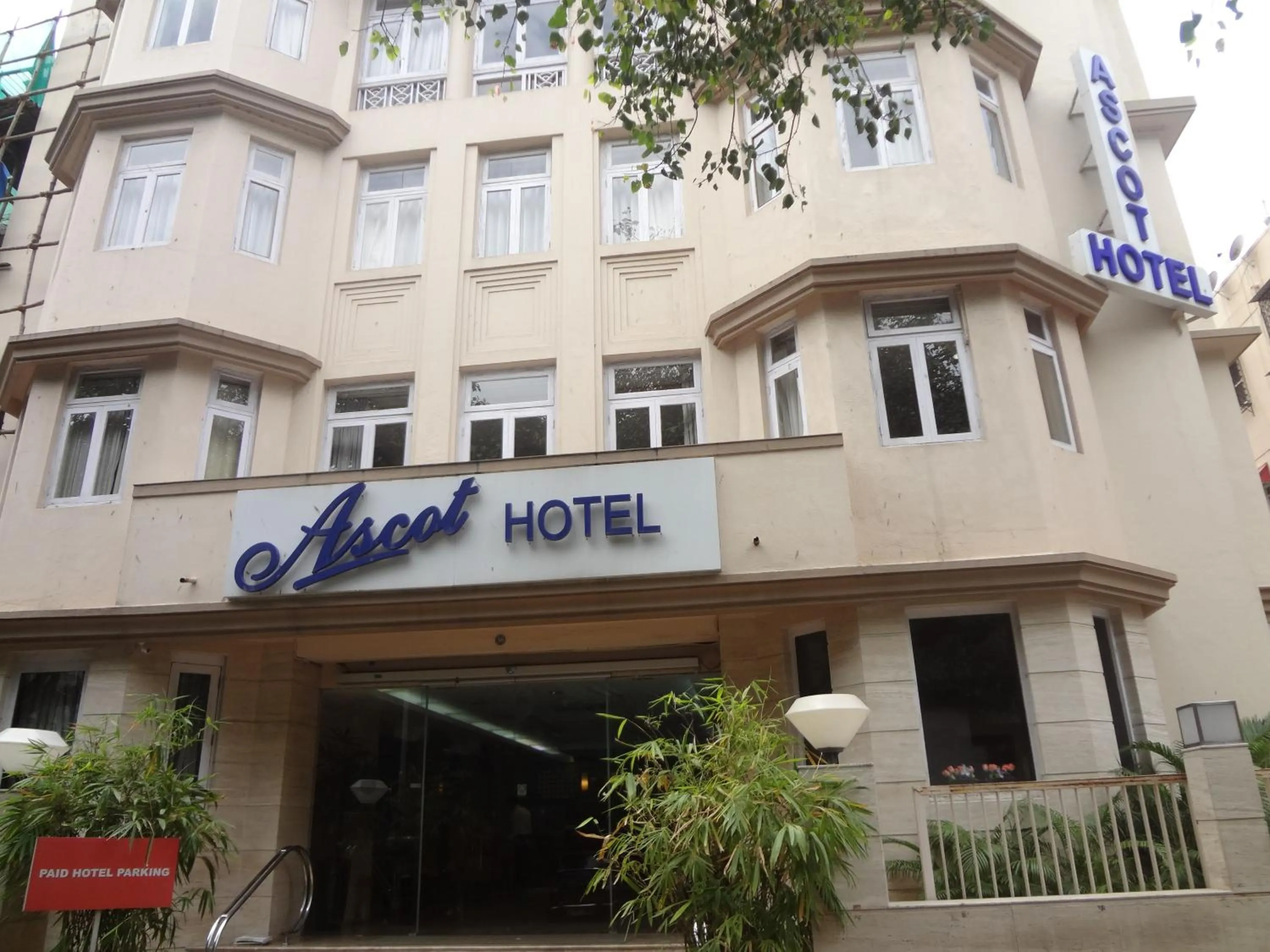 Facade/entrance in Ascot Hotel