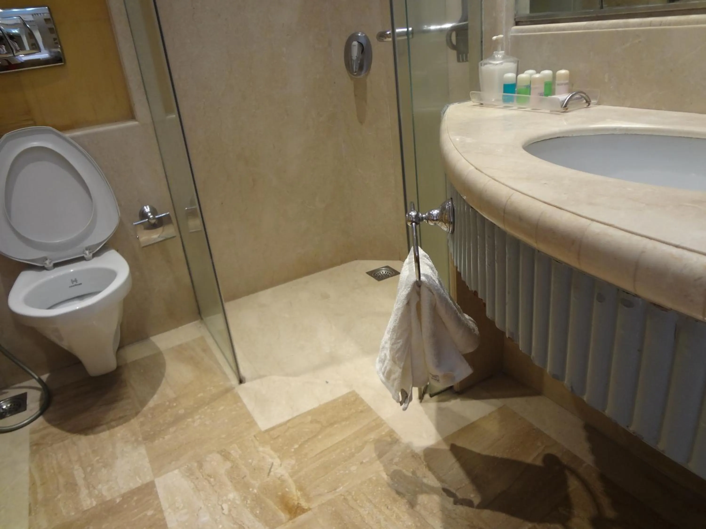 Bathroom in Ascot Hotel