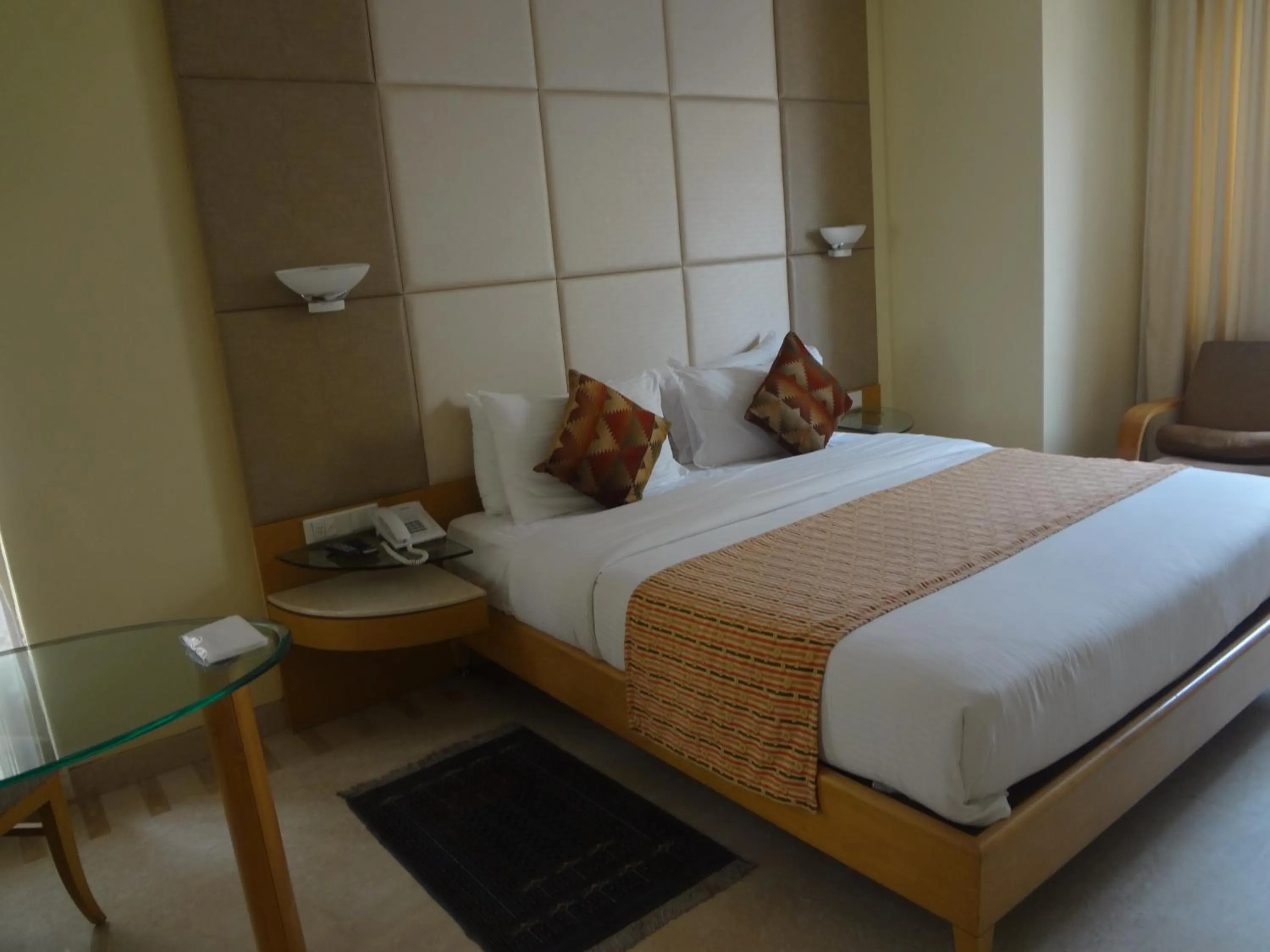 Bedroom, Bed in Ascot Hotel