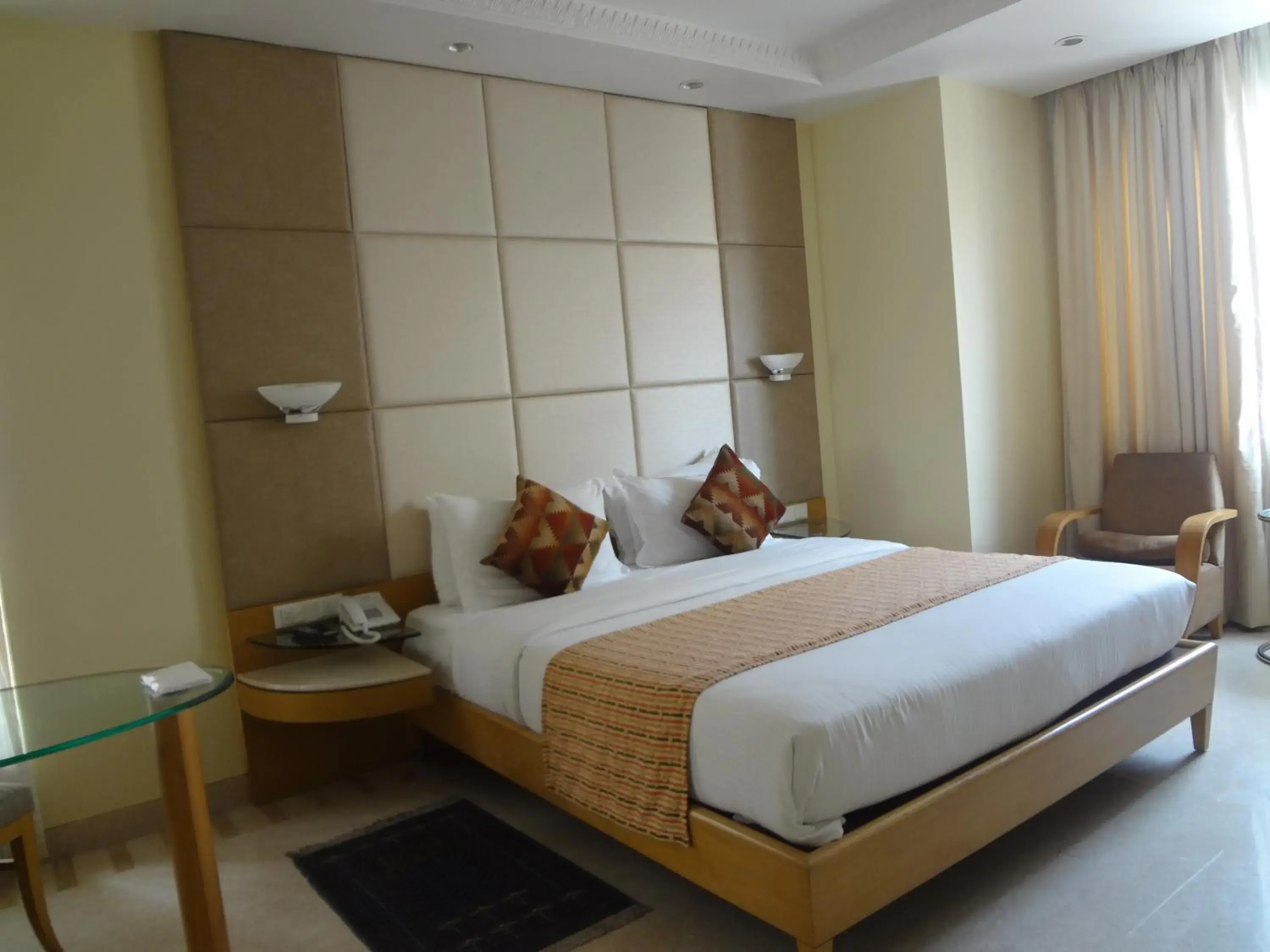 Superior Double Room in Ascot Hotel Superior Double Room in Ascot Hotel