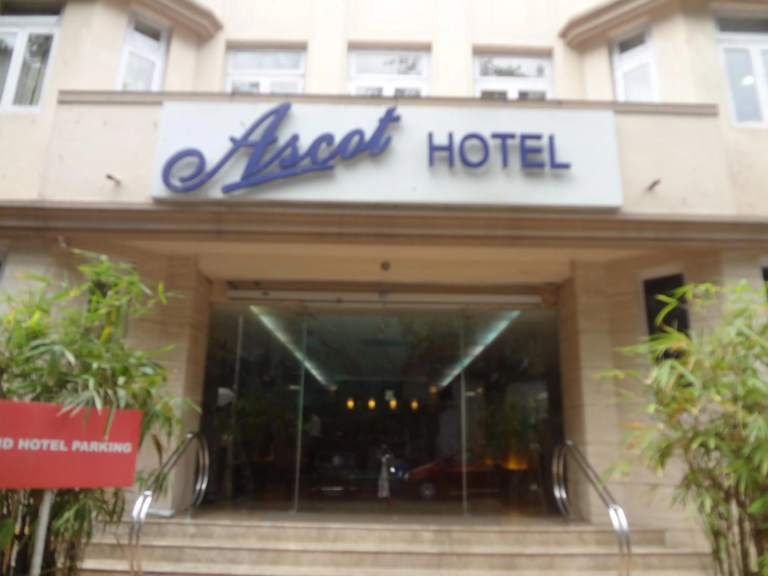 Facade/entrance in Ascot Hotel
