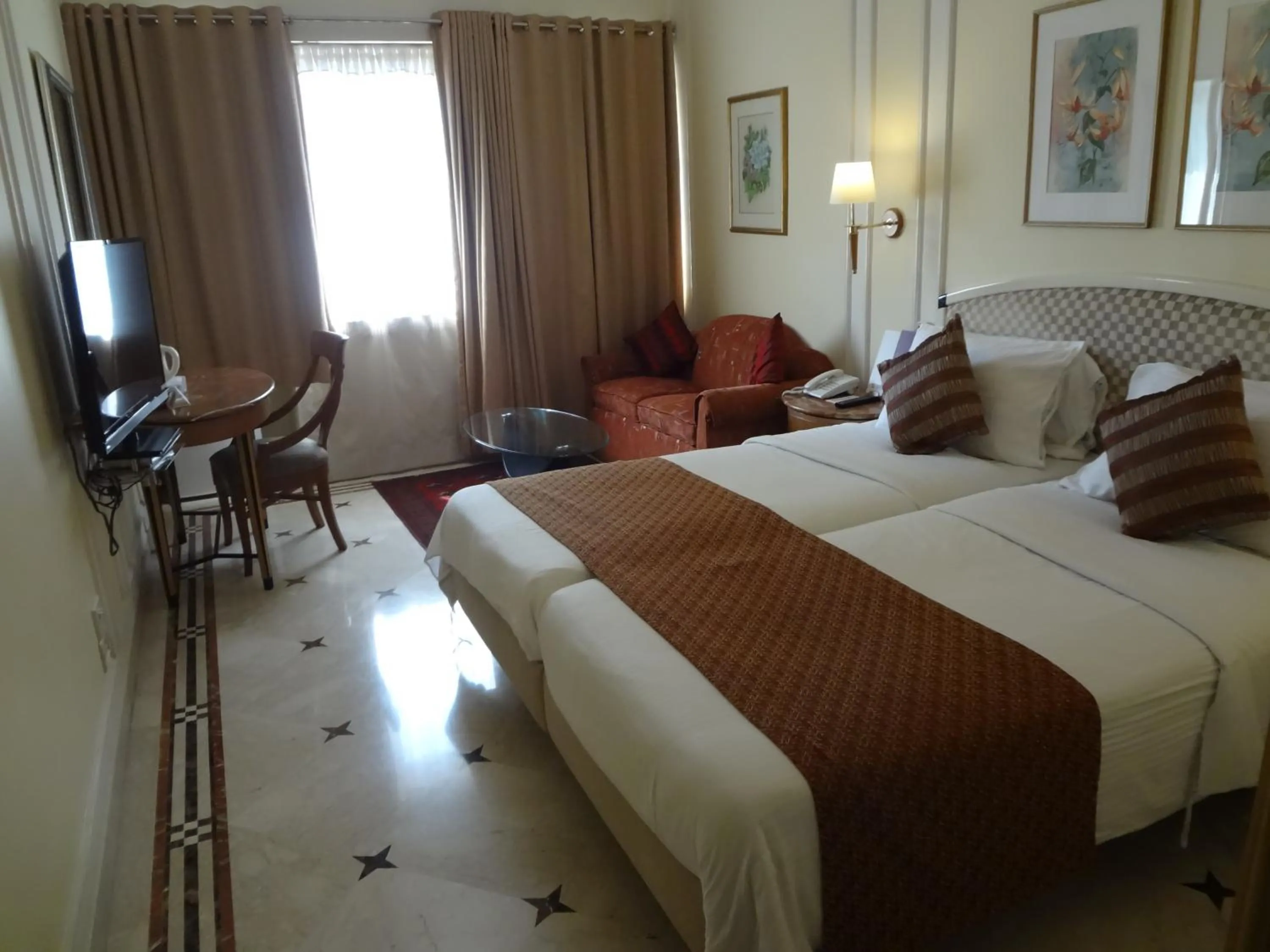 Day, Bed in Regency Hotel Malabar Hill