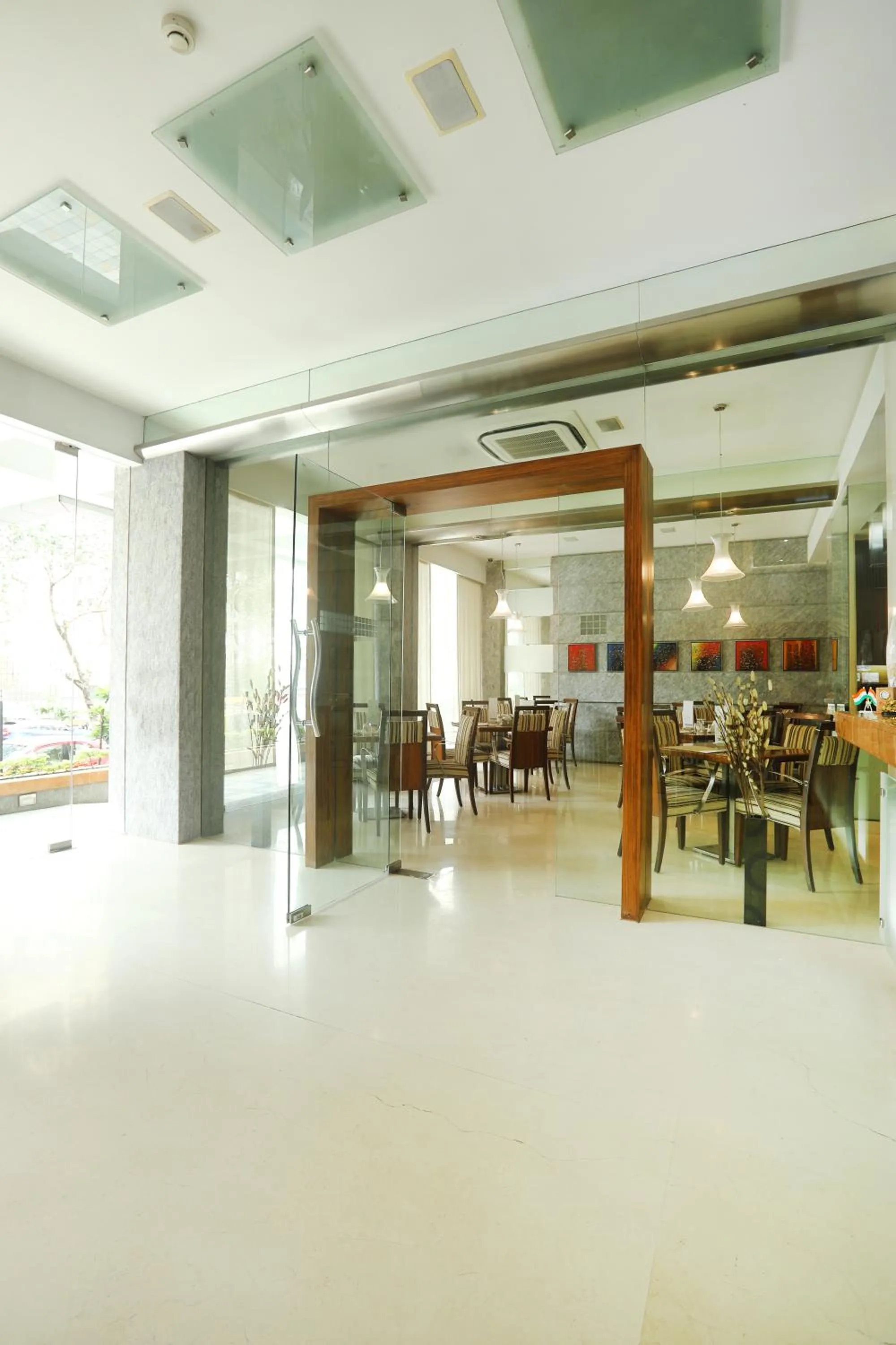 Restaurant/places to eat in Regency Hotel Malabar Hill