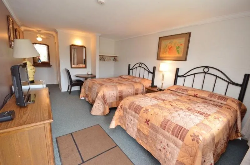 Photo of the whole room in High Country Inn