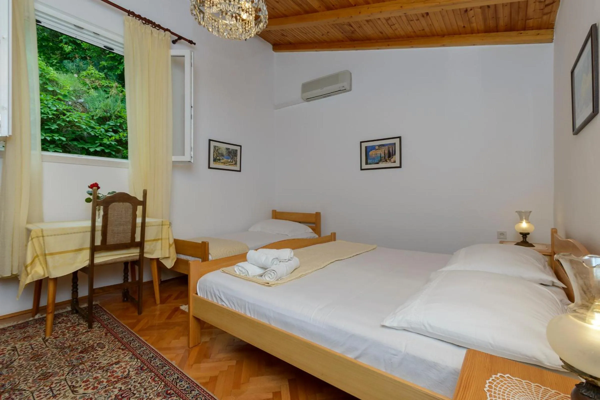 Kitchen or kitchenette, Bed in Oreb Dream Apartments