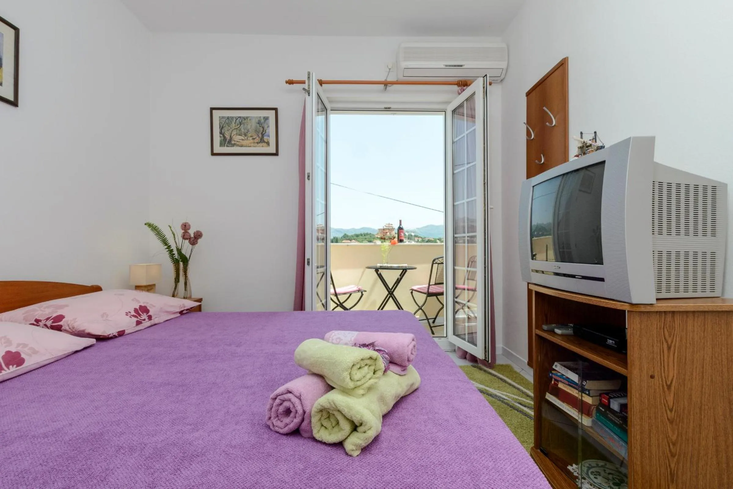 Bedroom, Bed in Oreb Dream Apartments