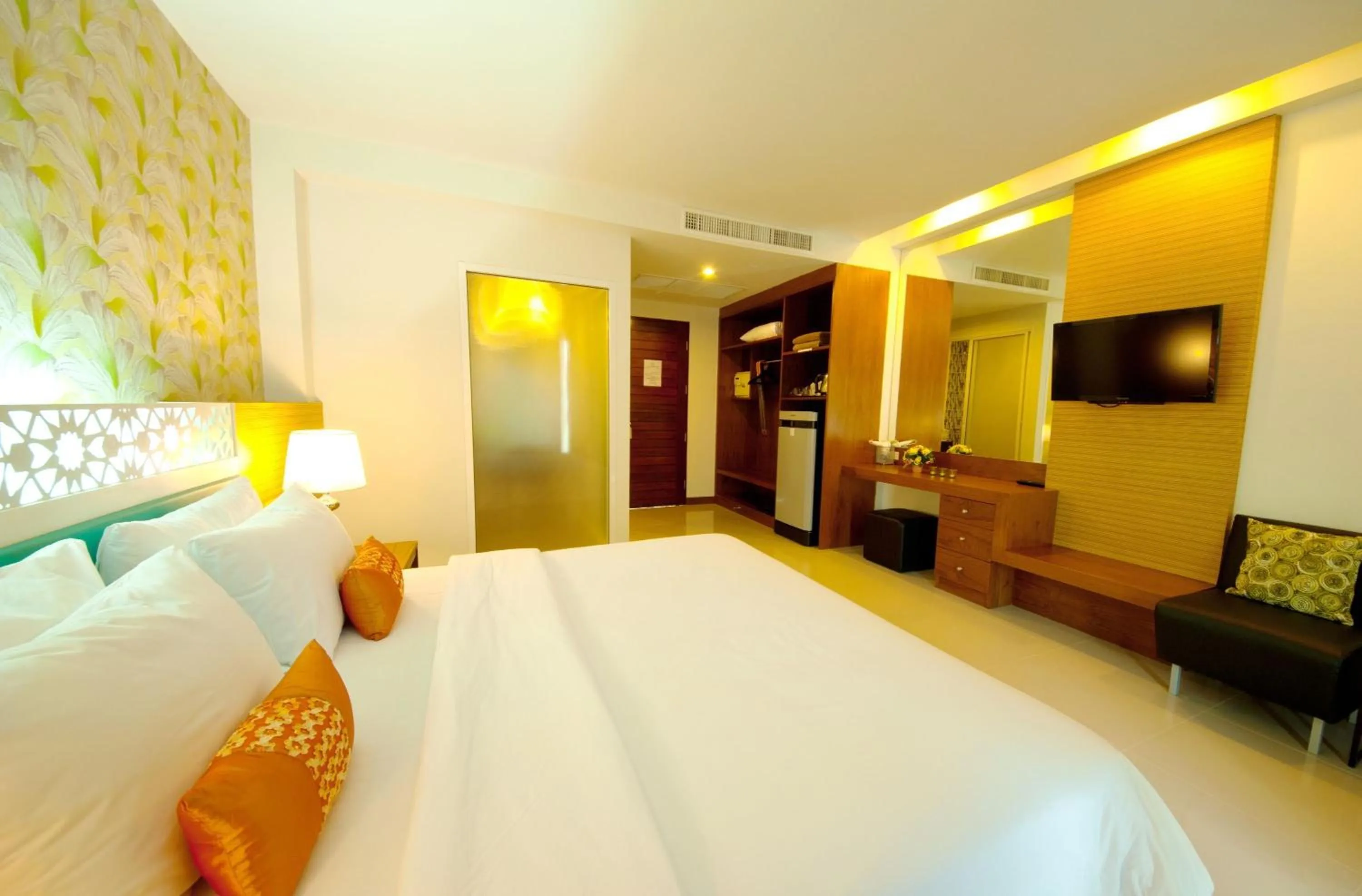 Photo of the whole room, Bed in PS Hill Resort Phuket Patong - SHA Plus