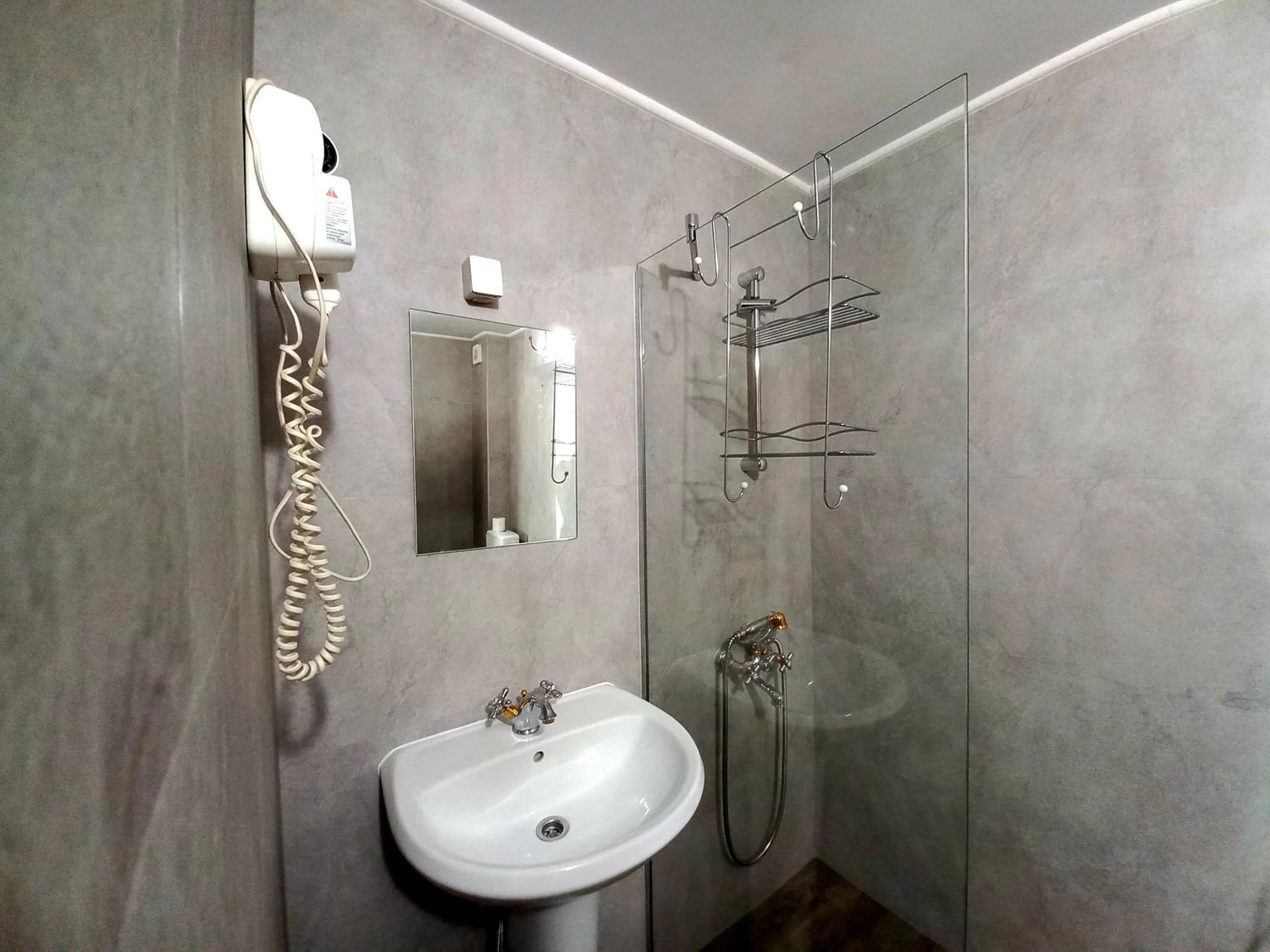 Shower in Tarnava - Oldtown House