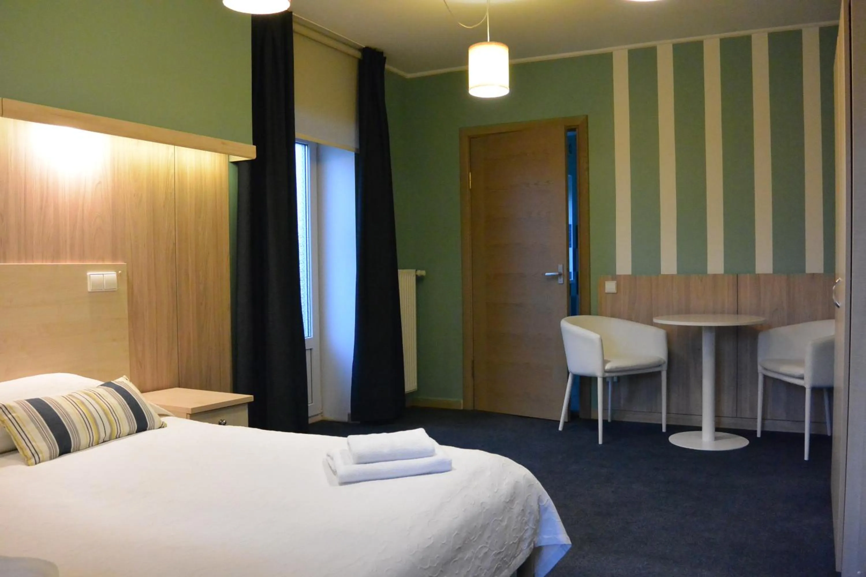 Photo of the whole room, Bed in Alba Hotel