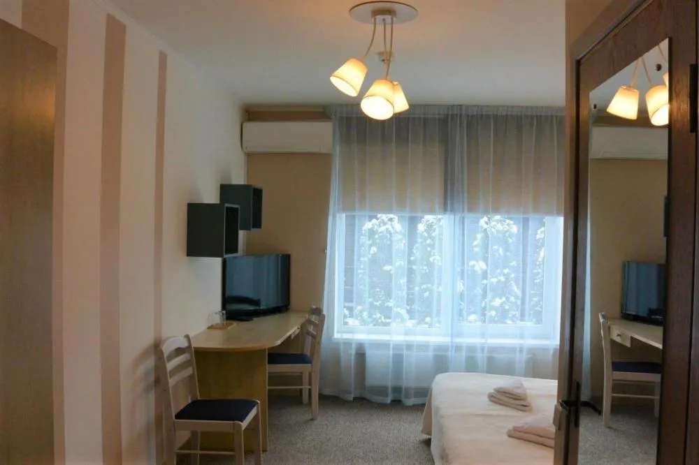 Photo of the whole room, Bed in Alba Hotel