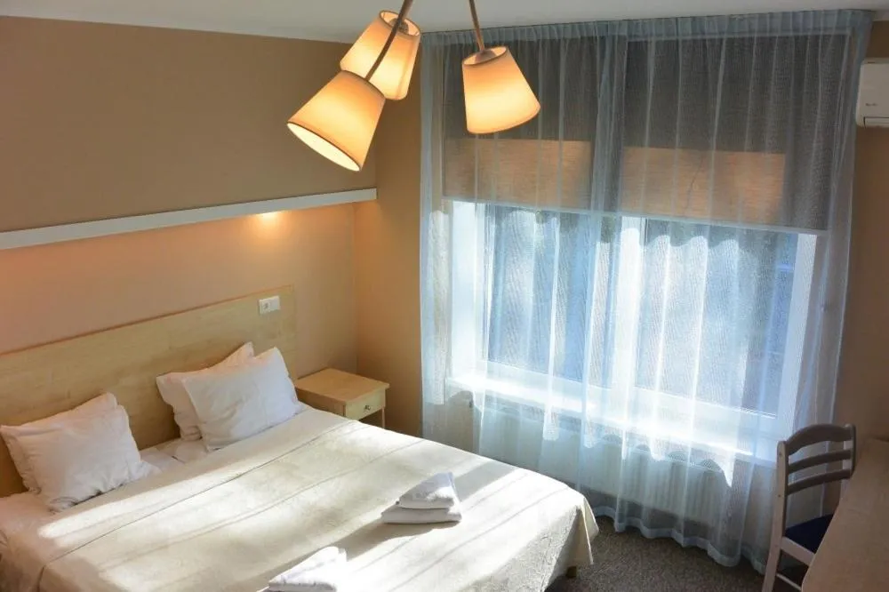 Photo of the whole room, Bed in Alba Hotel