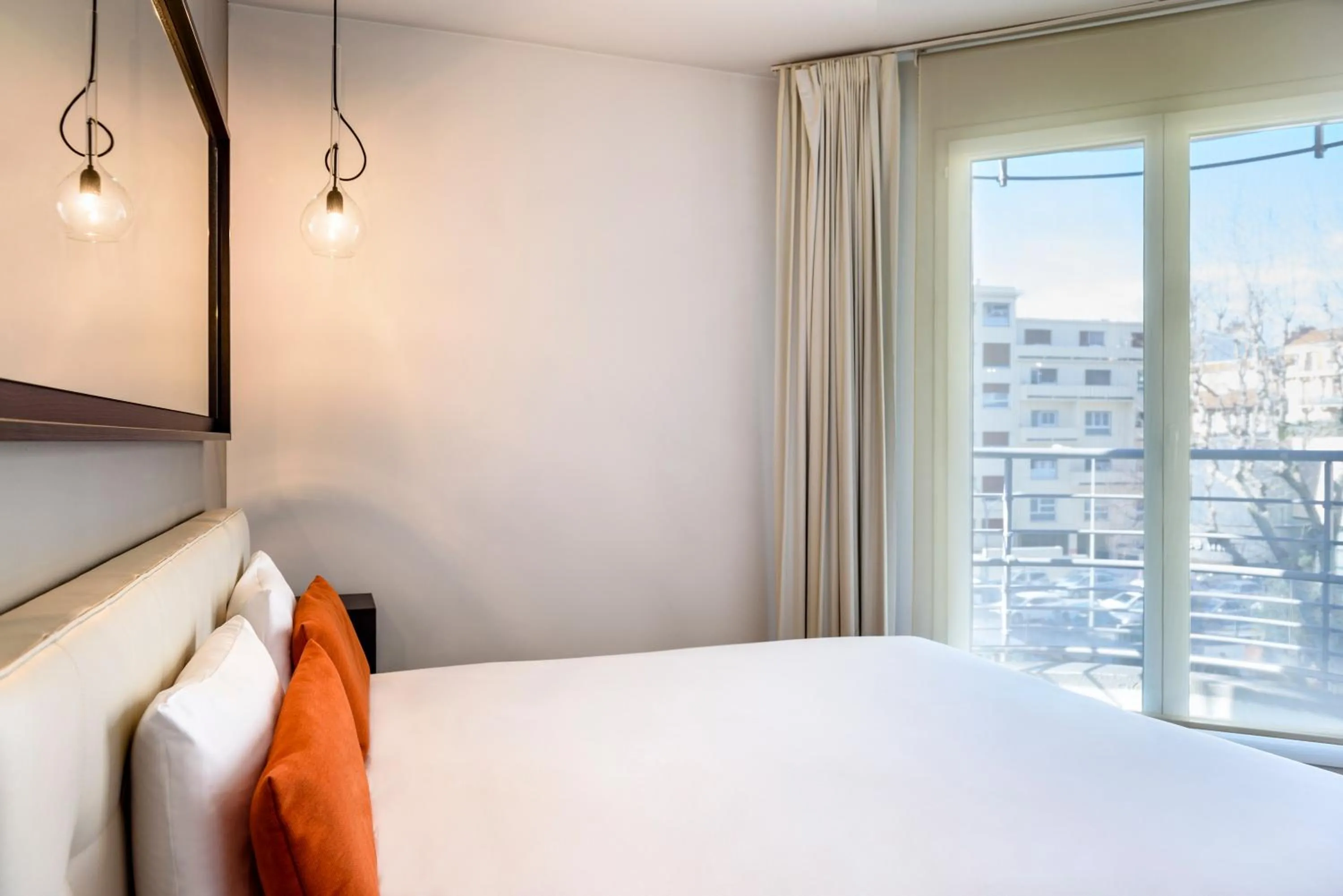 Bed in Adagio Nice Centre