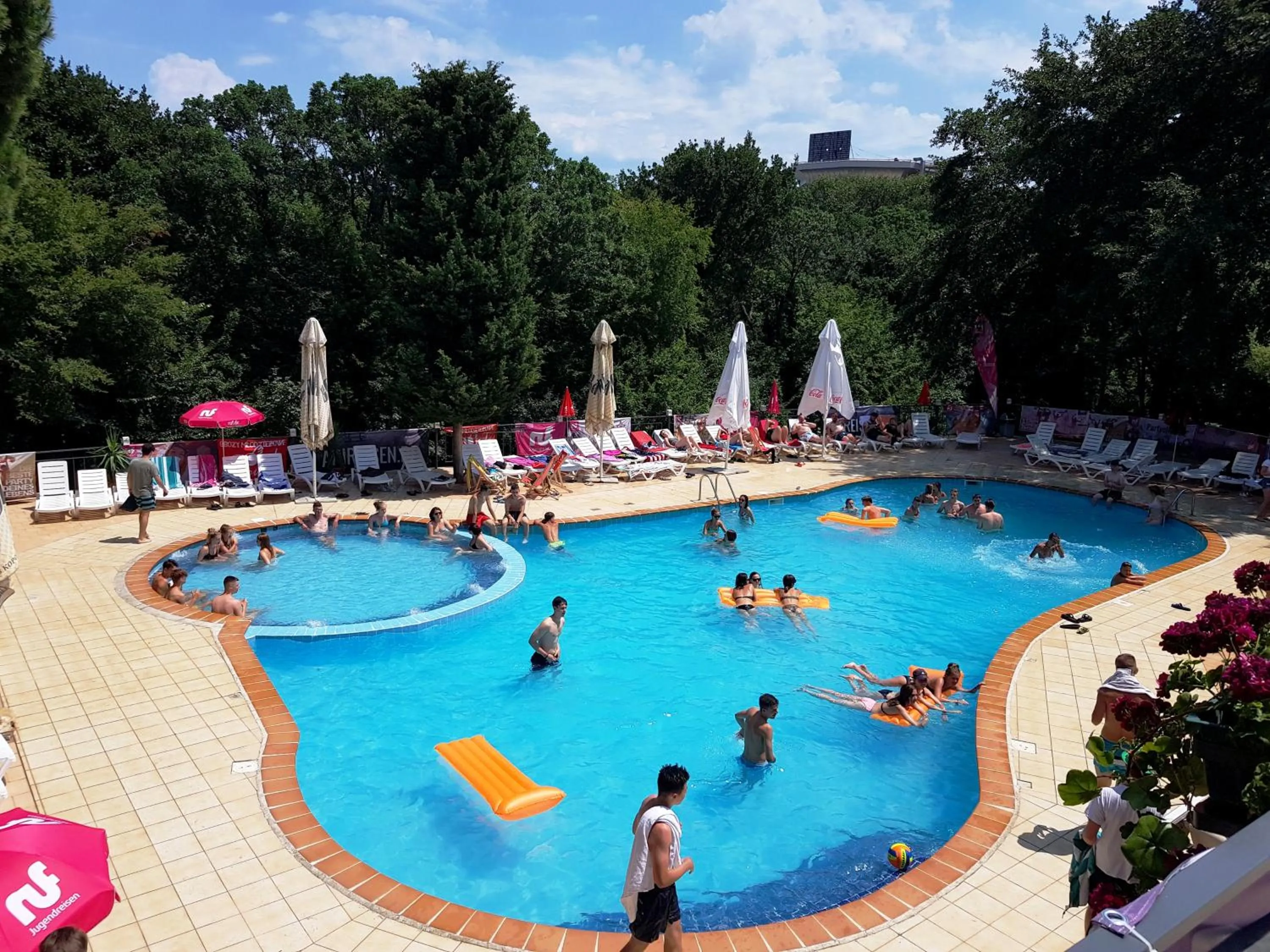 Swimming pool in Tintyava Park Hotel