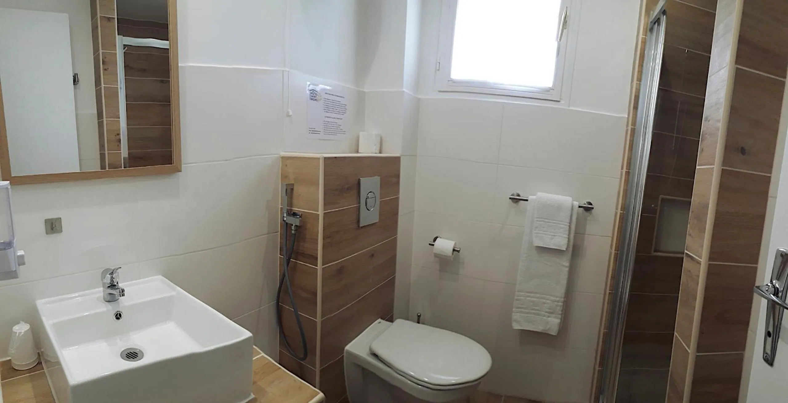 Bathroom in Hôtel Saint Michel