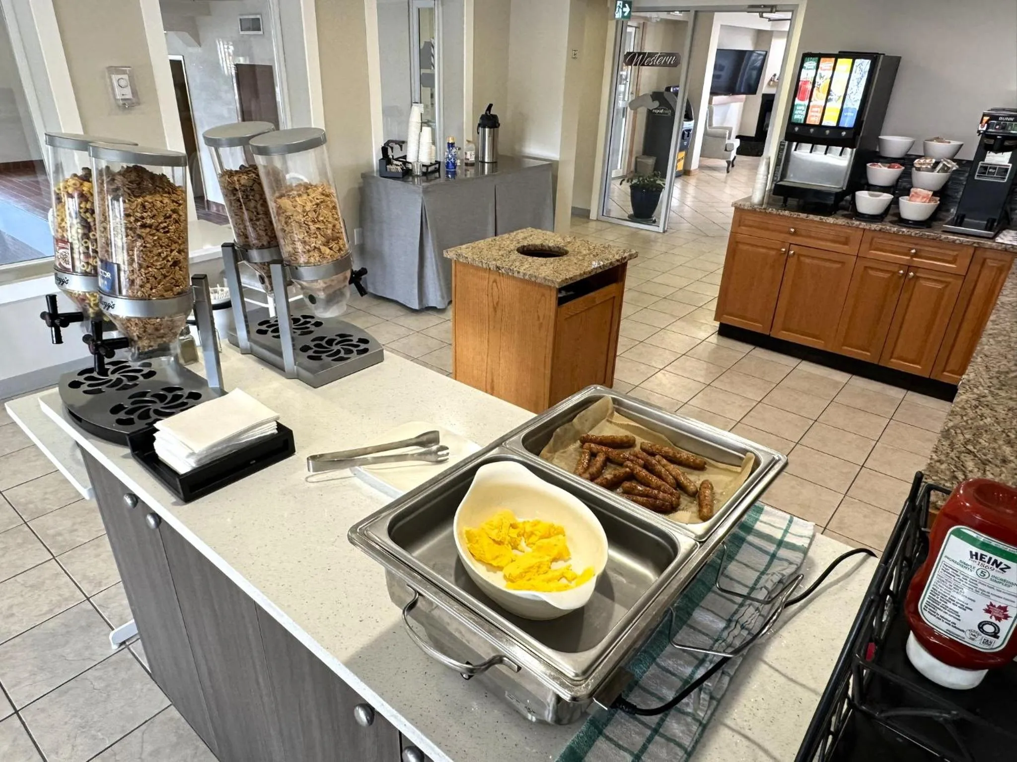 Food and drinks in Western Budget Motel #1 & 2 Whitecourt