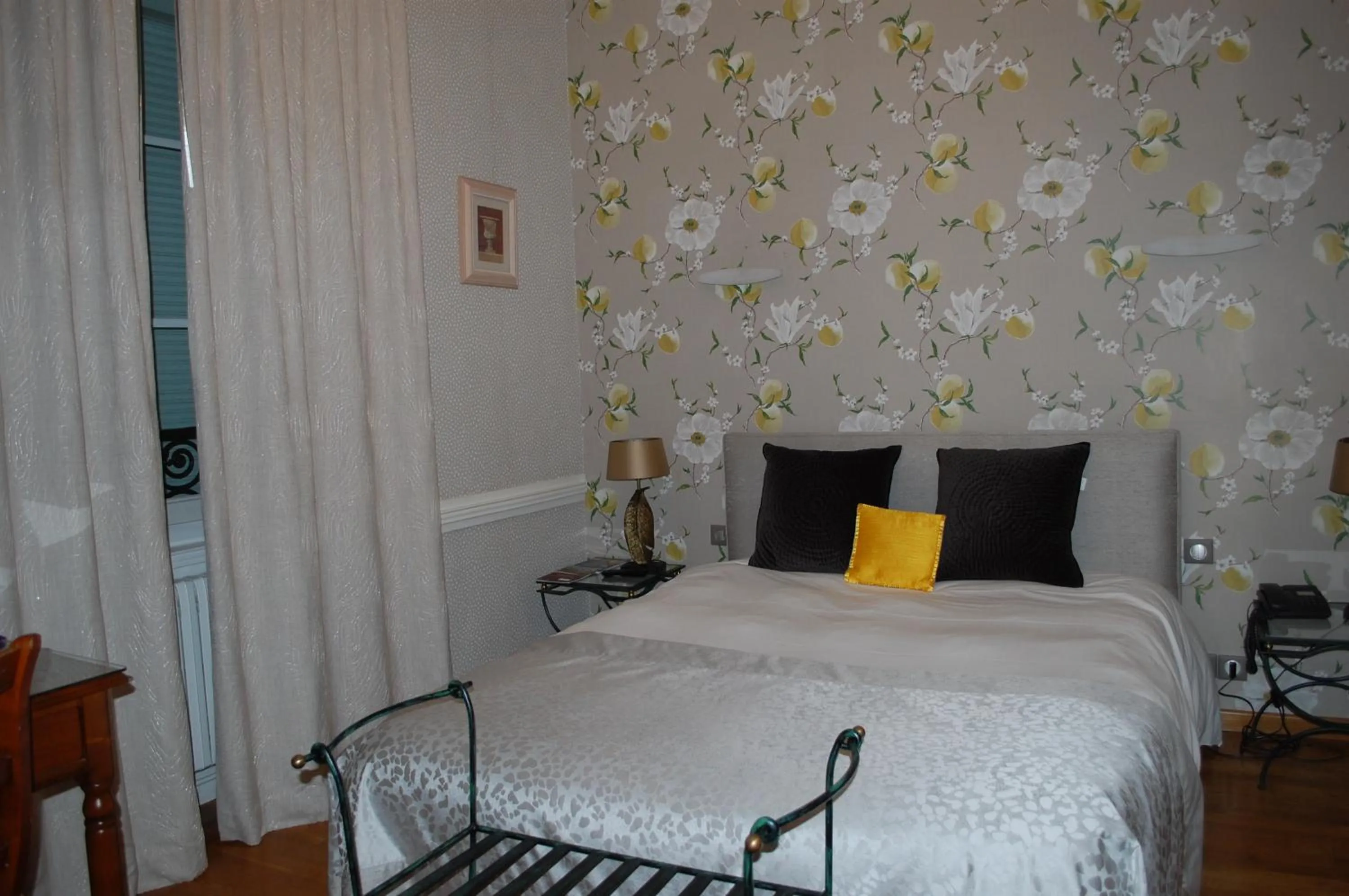 Photo of the whole room, Bed in Logis Hotel L'europe