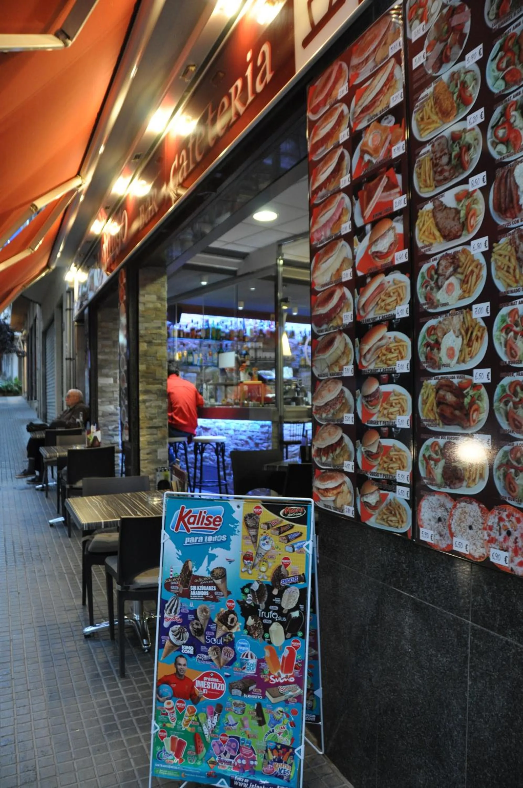 Lounge or bar in Hostal - Pensión El Amigo