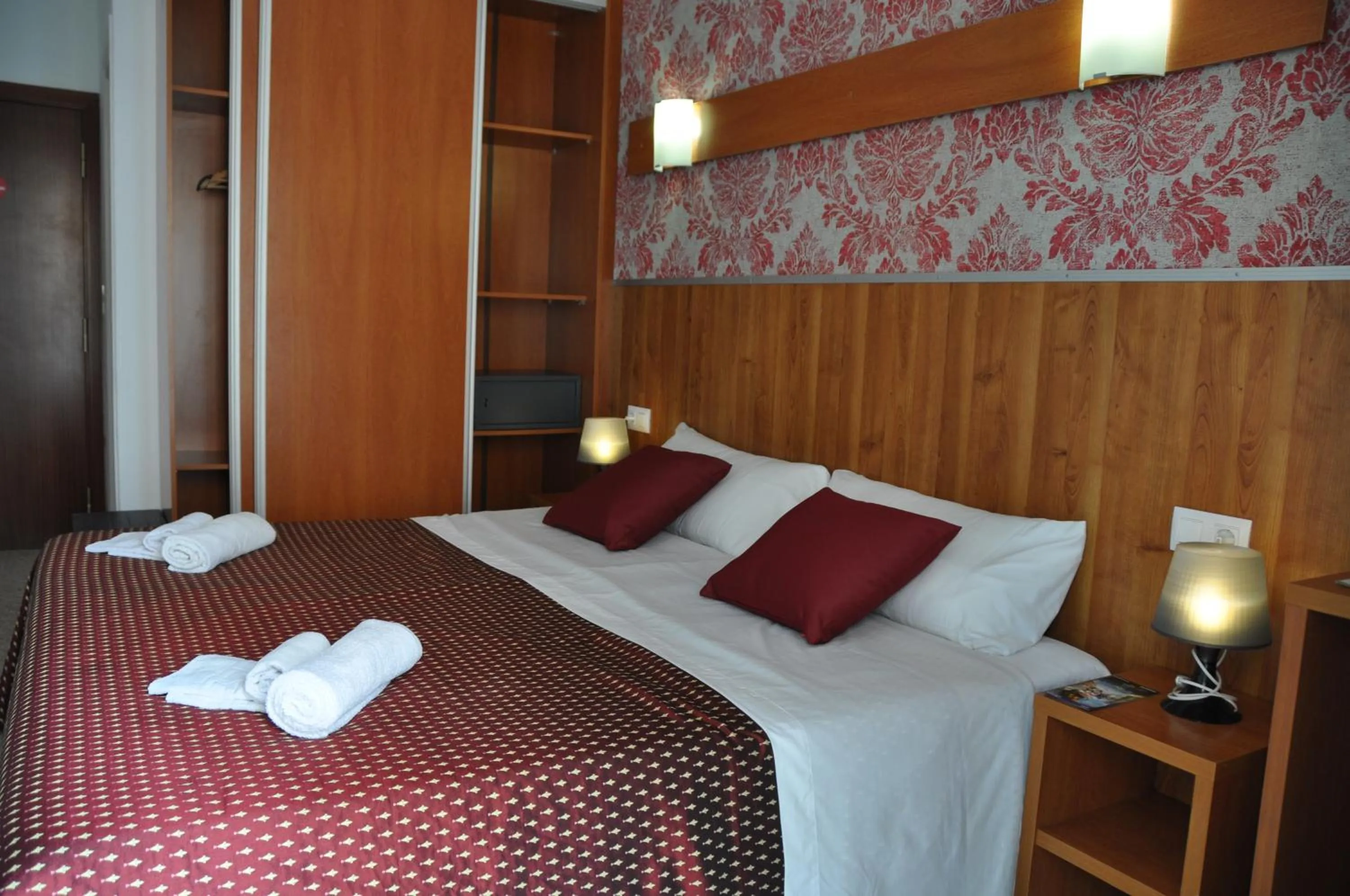 Bedroom, Bed in Hostal - Pensión El Amigo