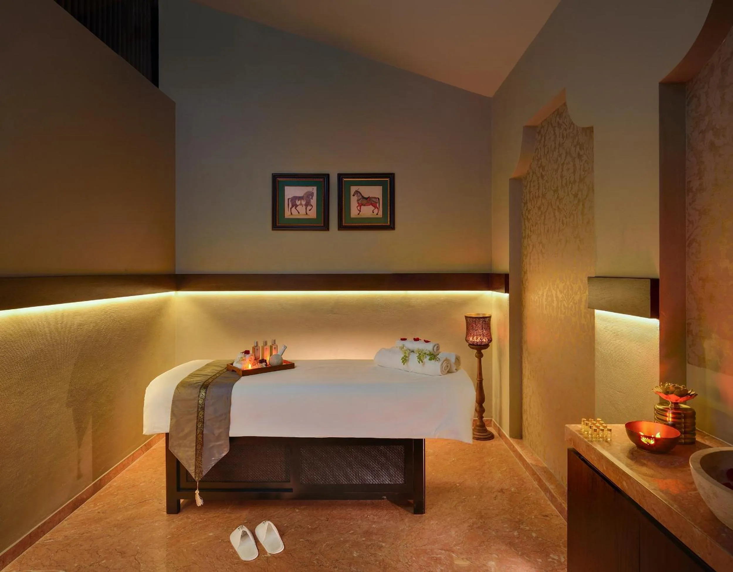 Spa and wellness centre/facilities, Bed in Kabir Hotel & Spa