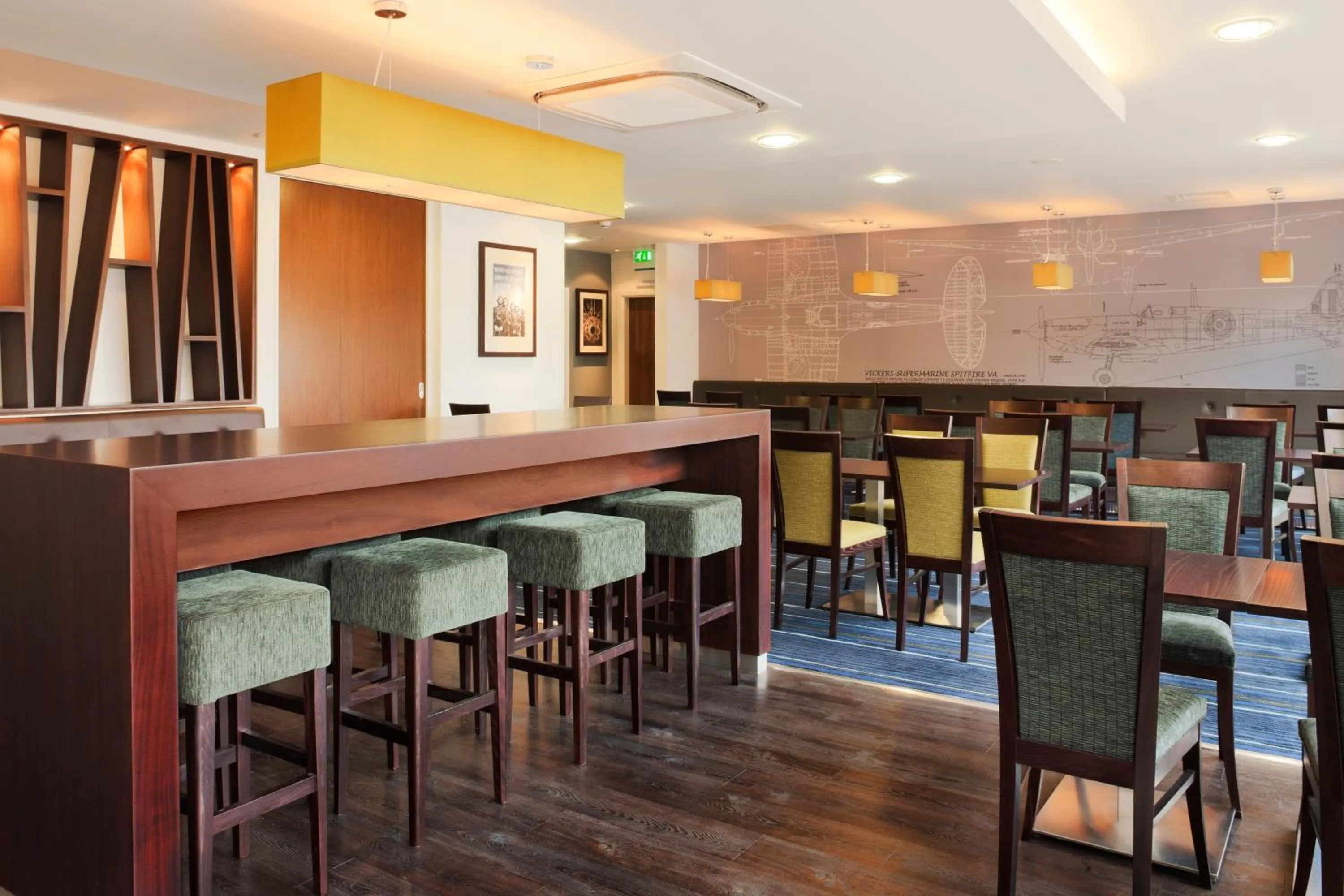 Lobby or reception in Holiday Inn Express Cambridge Duxford M11 Jct 10, an IHG Hotel