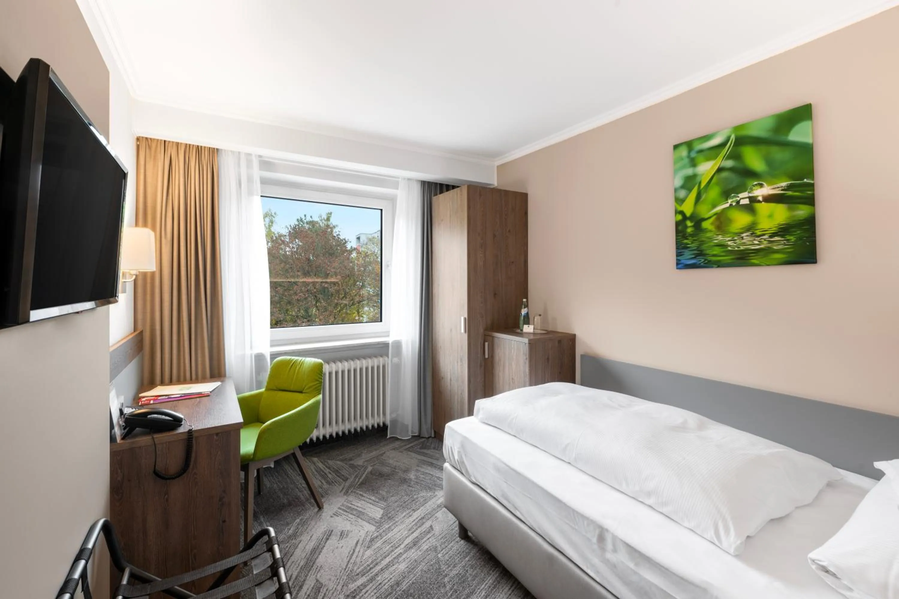 Property building, Bed in Parkhotel am Taunus
