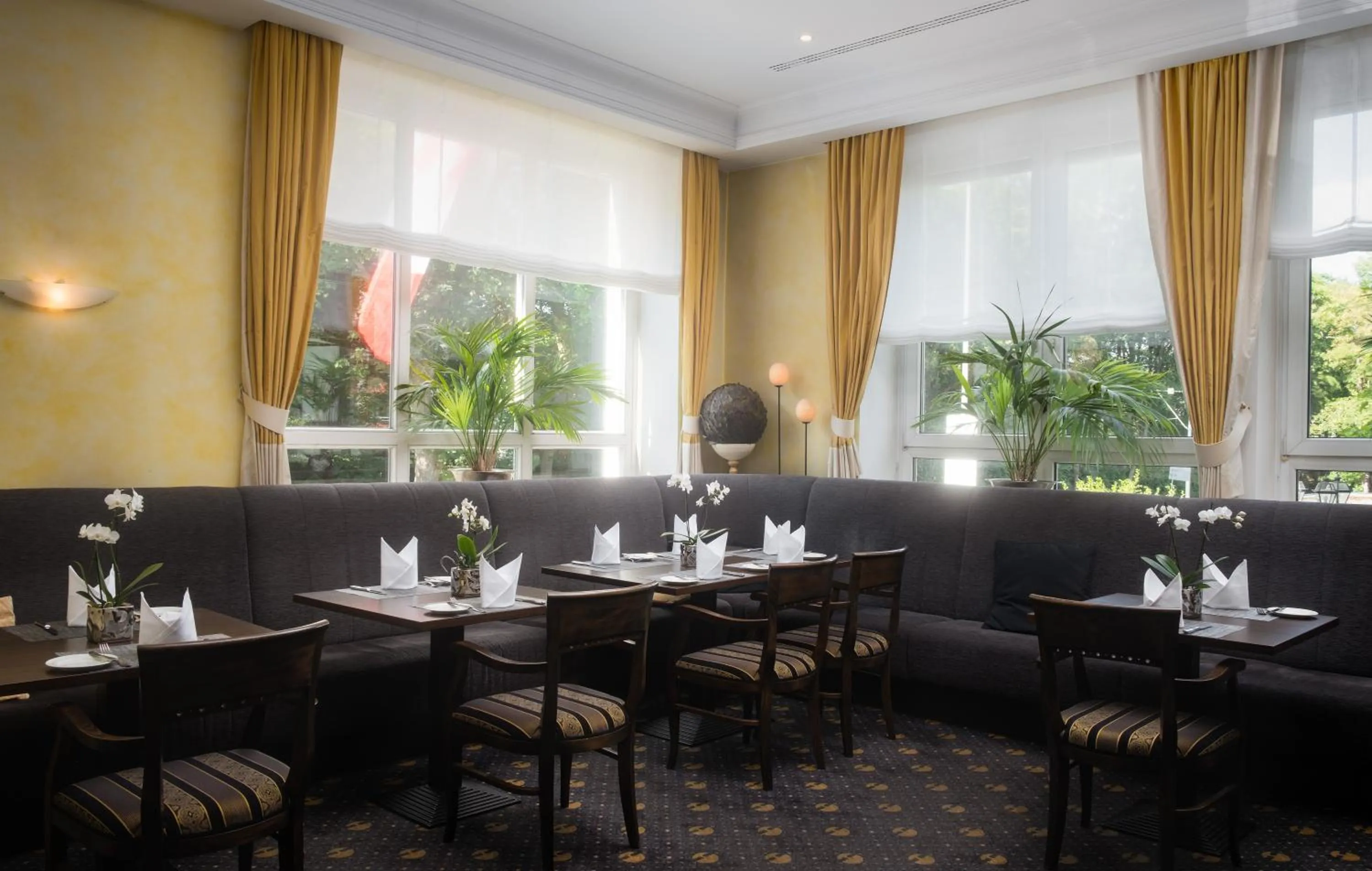 Restaurant/places to eat in Parkhotel am Taunus