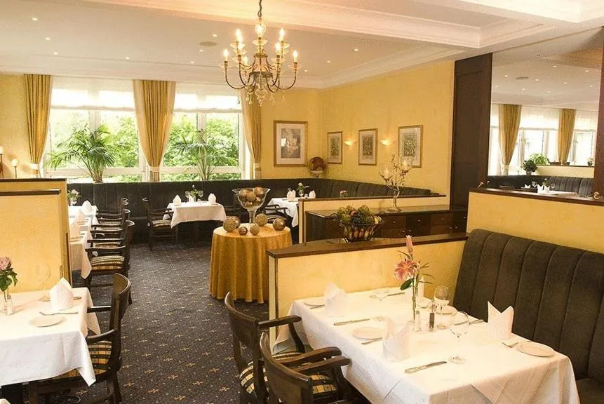 Restaurant/places to eat in Parkhotel am Taunus