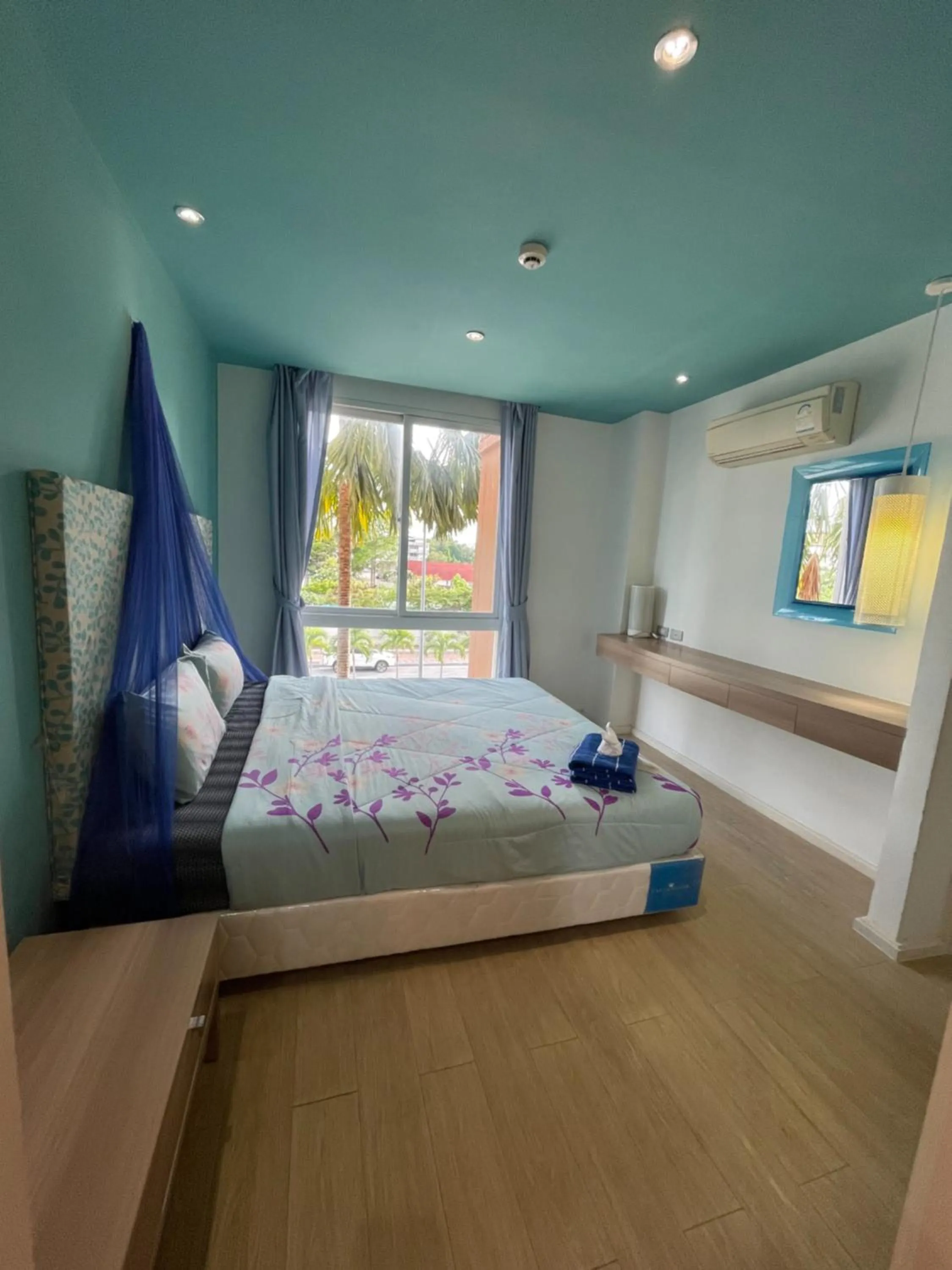 Bed in Atlantis Condo Resort Jomtien TLH