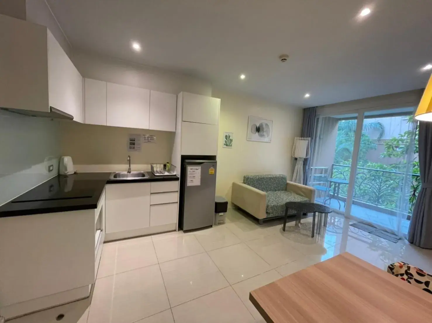 King Suite with Pool View in Atlantis Condo Resort Jomtien TLH King Suite with Pool View in Atlantis Condo Resort Jomtien TLH