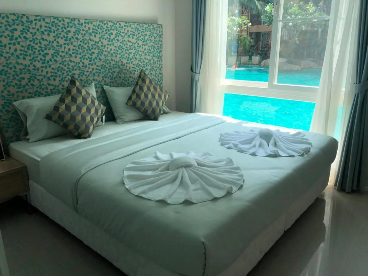 Bed in Atlantis Condo Resort Jomtien TLH