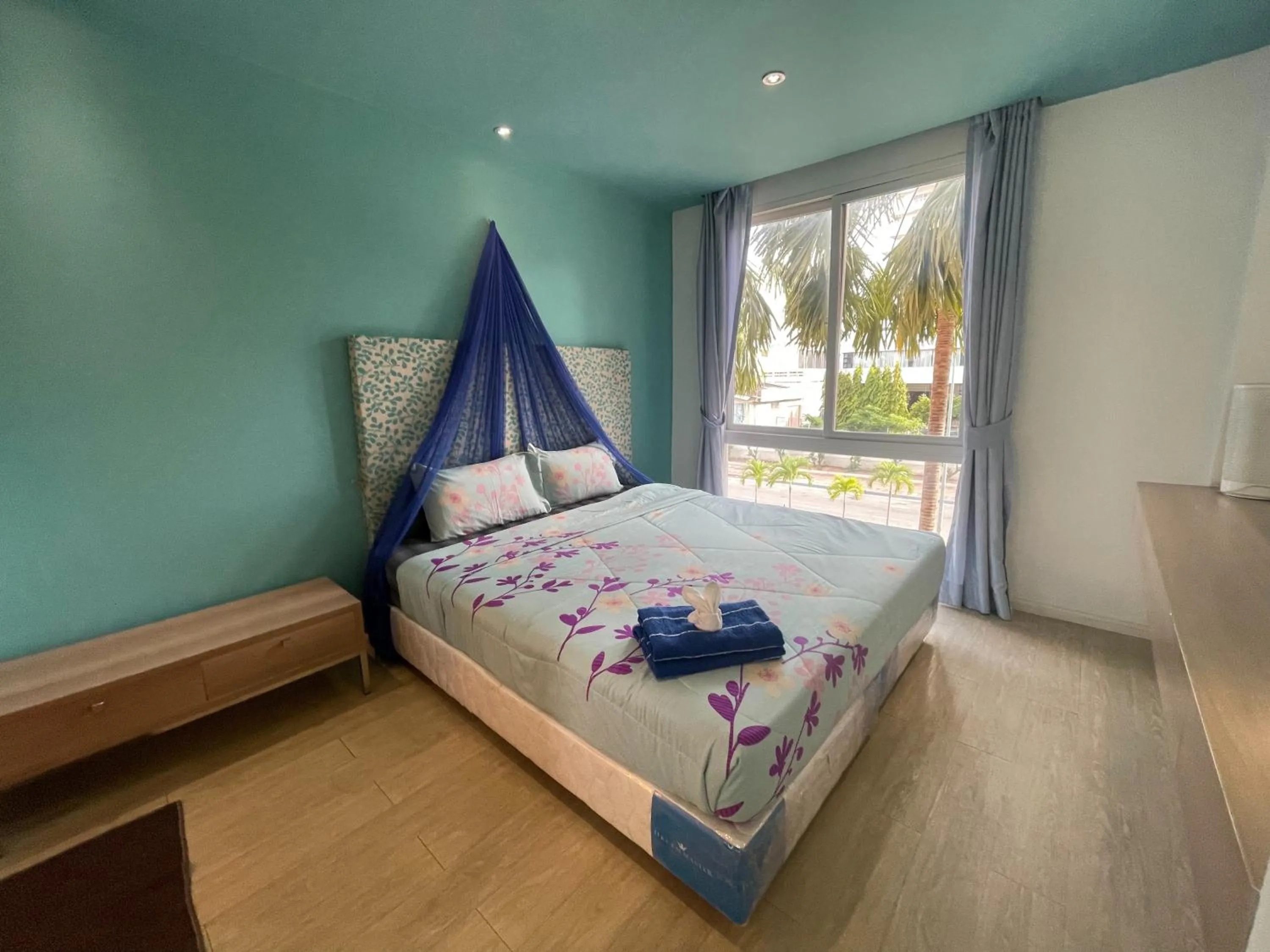 Bed in Atlantis Condo Resort Jomtien TLH